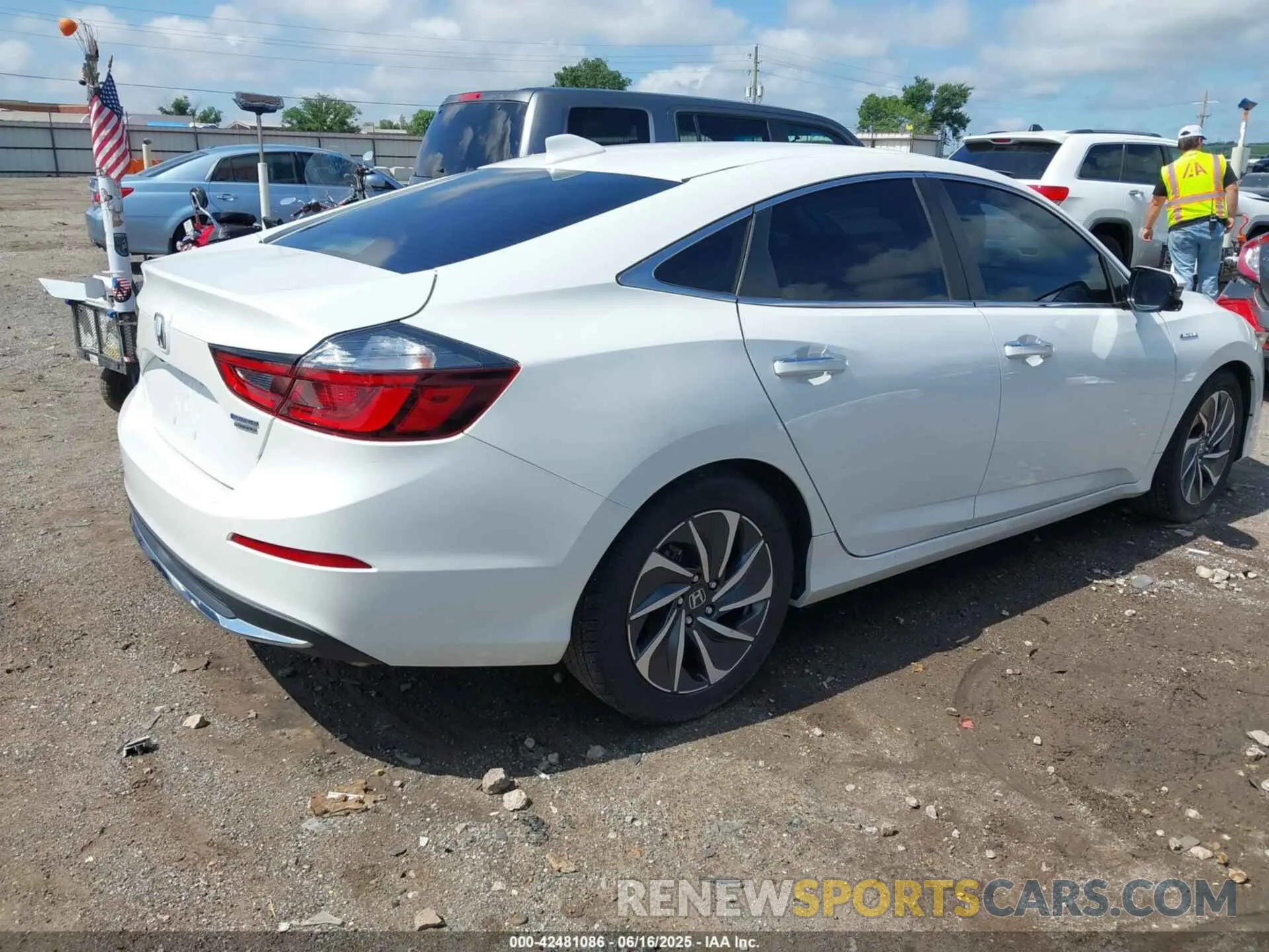 4 fotografías del automóvil dañado 19XZE4F99LE004484 HONDA INSIGHT 2020