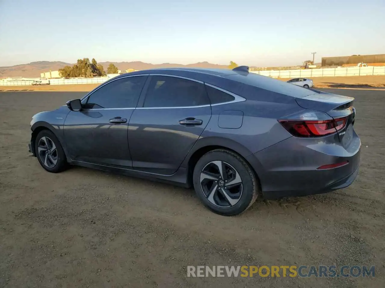 2 fotografías del automóvil dañado 19XZE4F56ME010984 HONDA INSIGHT 2021