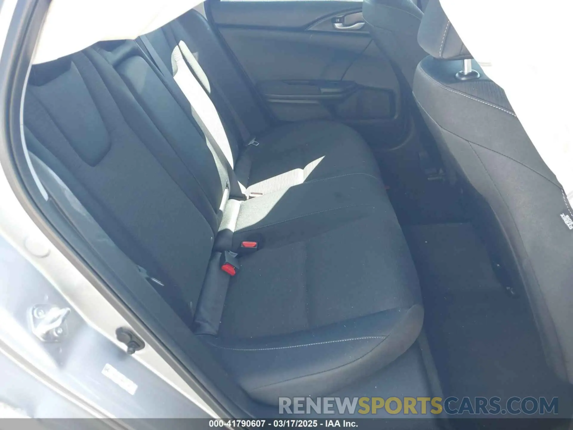 8 fotografías del automóvil dañado 19XZE4F53NE011138 HONDA INSIGHT 2022