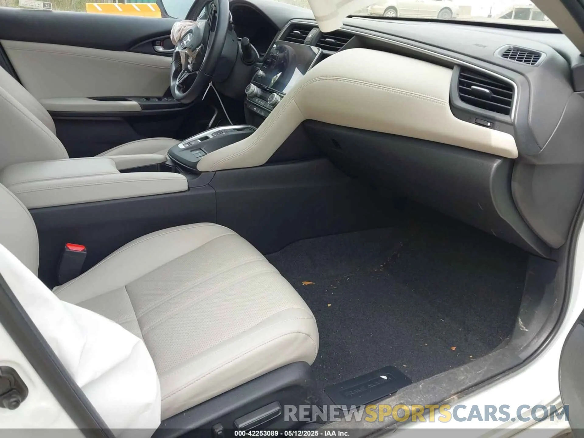 5 fotografías del automóvil dañado 19XZE4F95NE004694 HONDA INSIGHT 2022