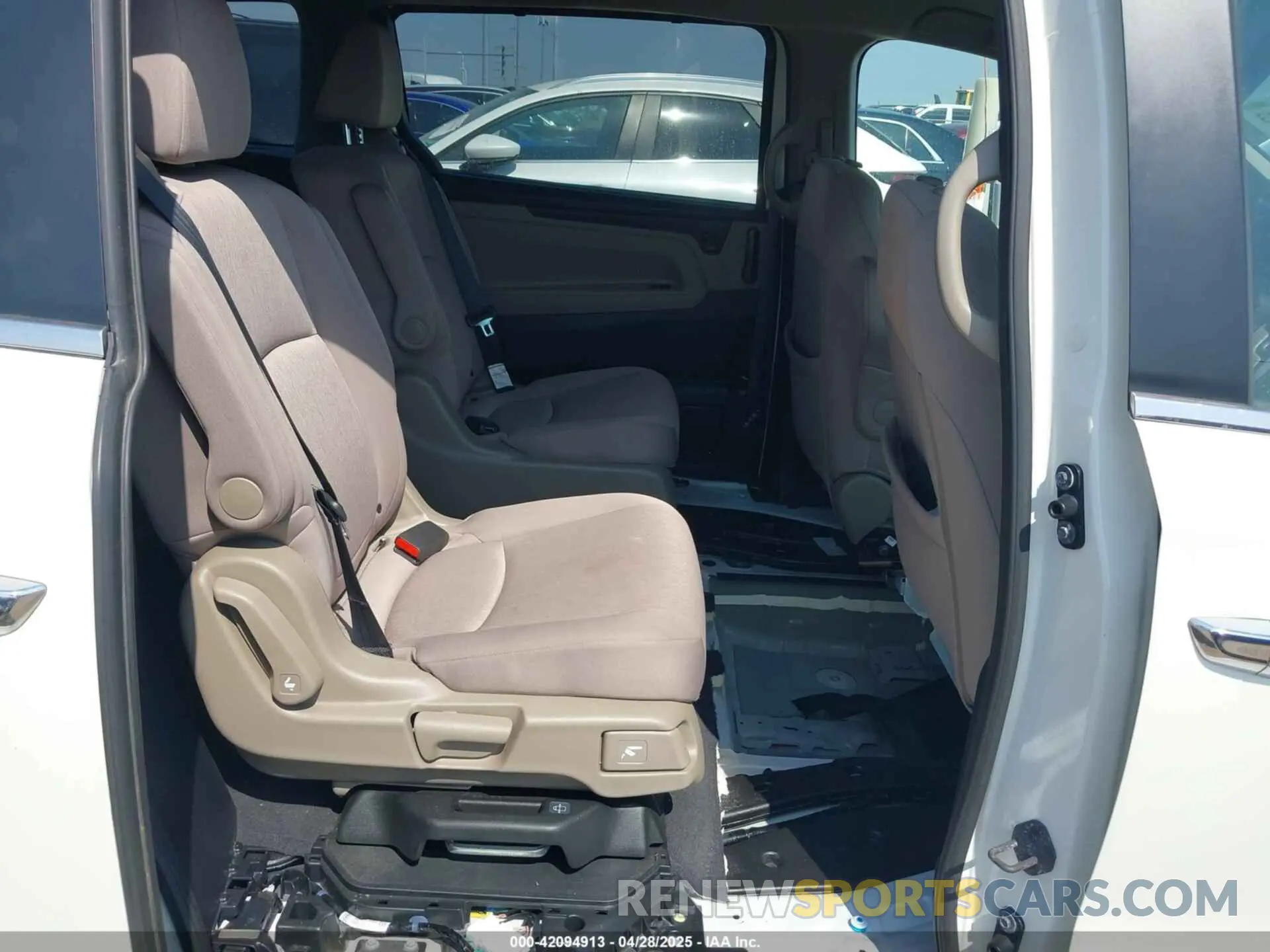 8 fotografías del automóvil dañado 5FNRL6H52KB121294 HONDA ODYSSEY 2019