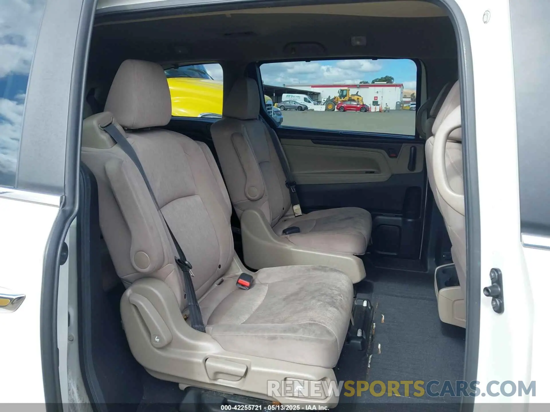 8 fotografías del automóvil dañado 5FNRL6H53KB049263 HONDA ODYSSEY 2019