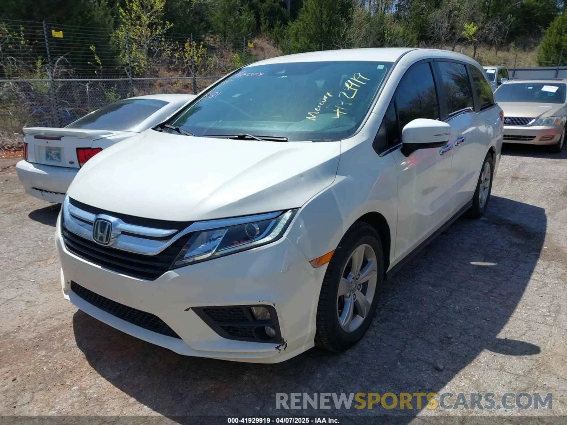 2 fotografías del automóvil dañado 5FNRL6H54KB053841 HONDA ODYSSEY 2019