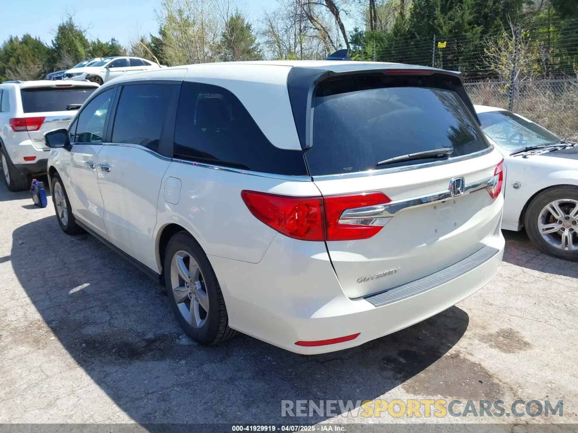 3 fotografías del automóvil dañado 5FNRL6H54KB053841 HONDA ODYSSEY 2019
