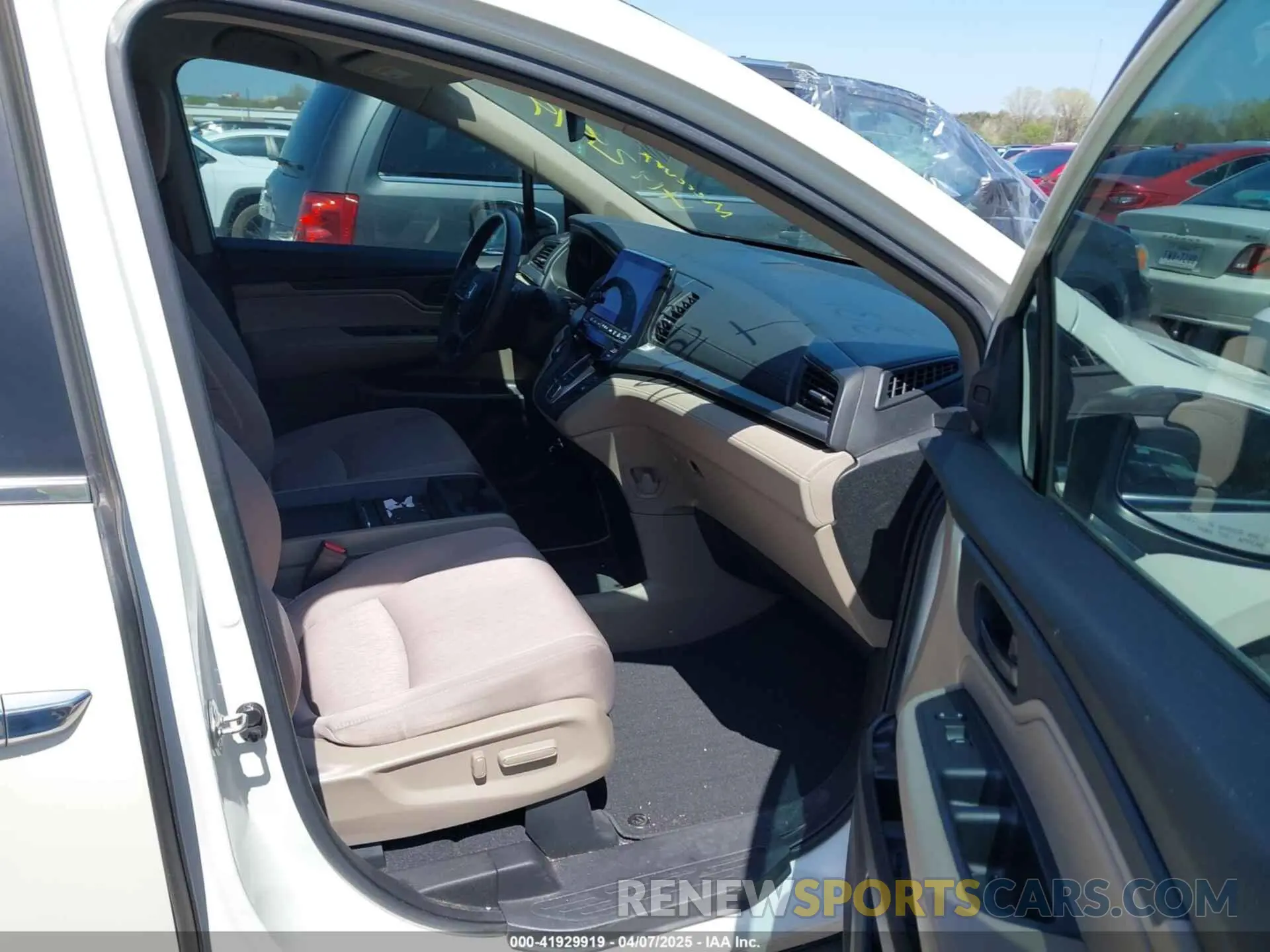 5 fotografías del automóvil dañado 5FNRL6H54KB053841 HONDA ODYSSEY 2019