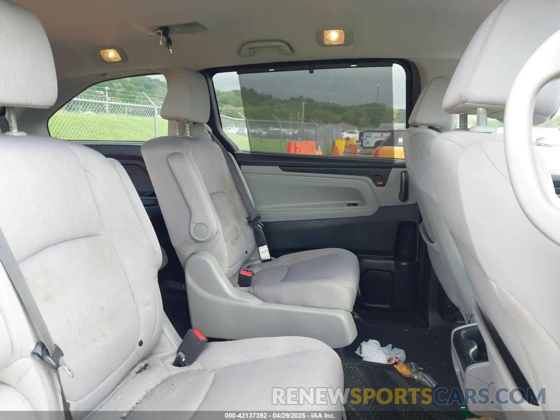 8 fotografías del automóvil dañado 5FNRL6H54KB096866 HONDA ODYSSEY 2019