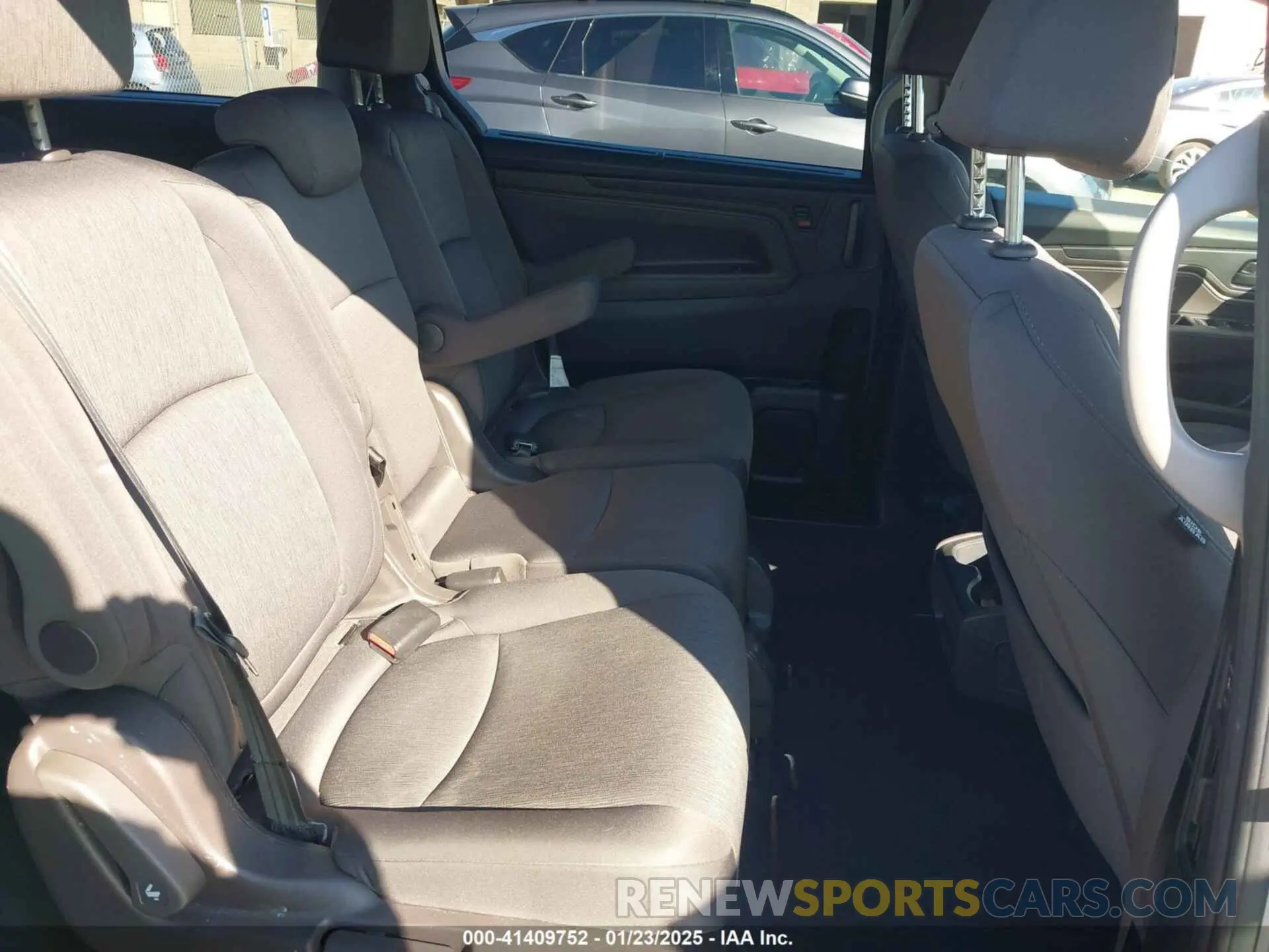 8 fotografías del automóvil dañado 5FNRL6H55KB085472 HONDA ODYSSEY 2019