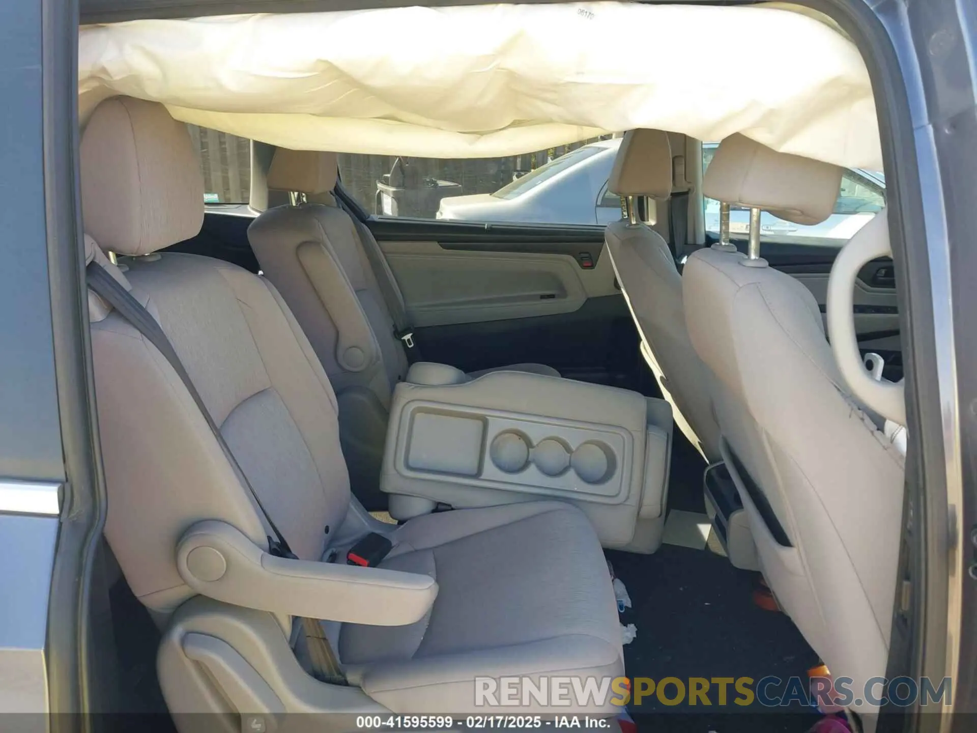 8 fotografías del automóvil dañado 5FNRL6H58KB058590 HONDA ODYSSEY 2019