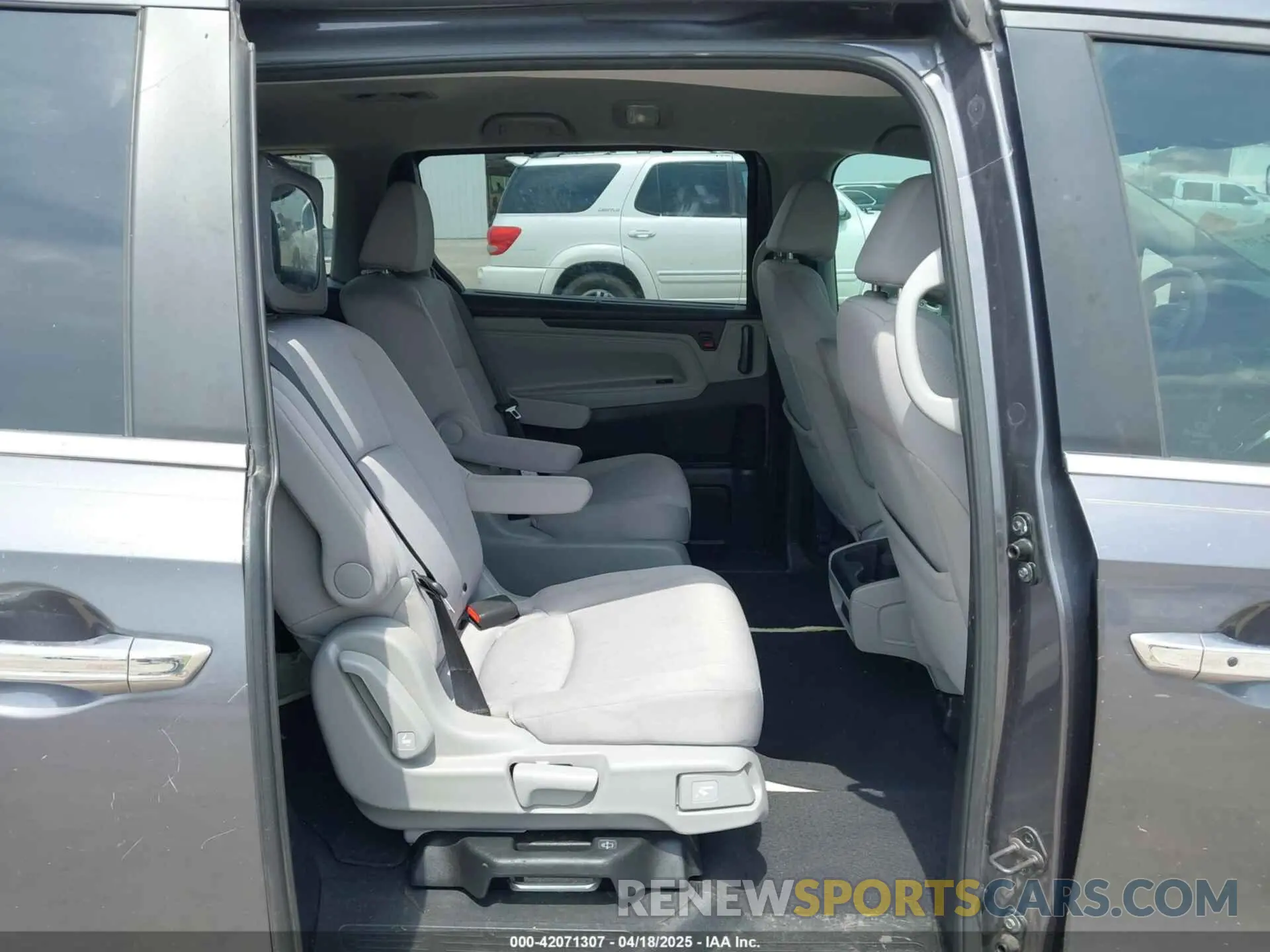 8 fotografías del automóvil dañado 5FNRL6H59KB101401 HONDA ODYSSEY 2019