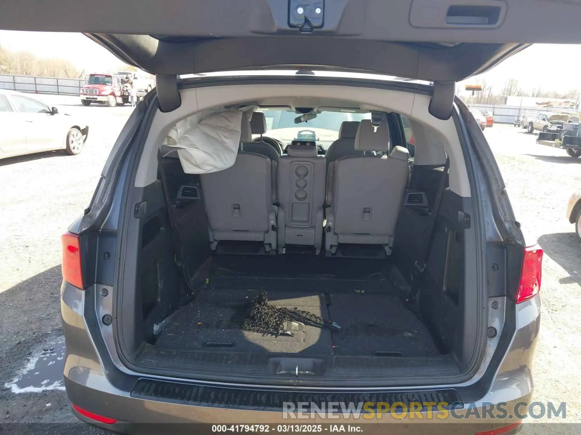 8 fotografías del automóvil dañado 5FNRL6H59KB131319 HONDA ODYSSEY 2019