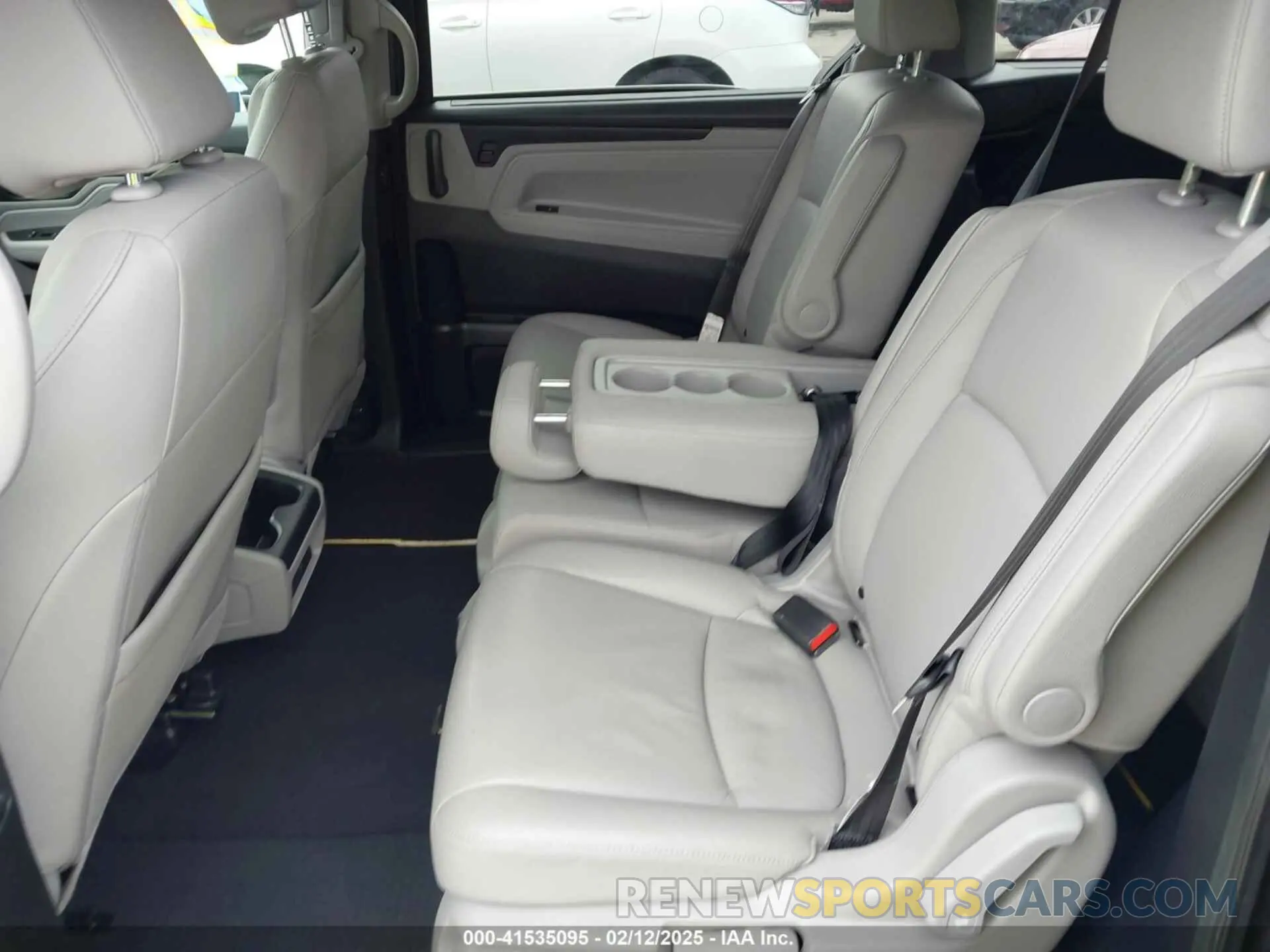 8 fotografías del automóvil dañado 5FNRL6H70KB095795 HONDA ODYSSEY 2019