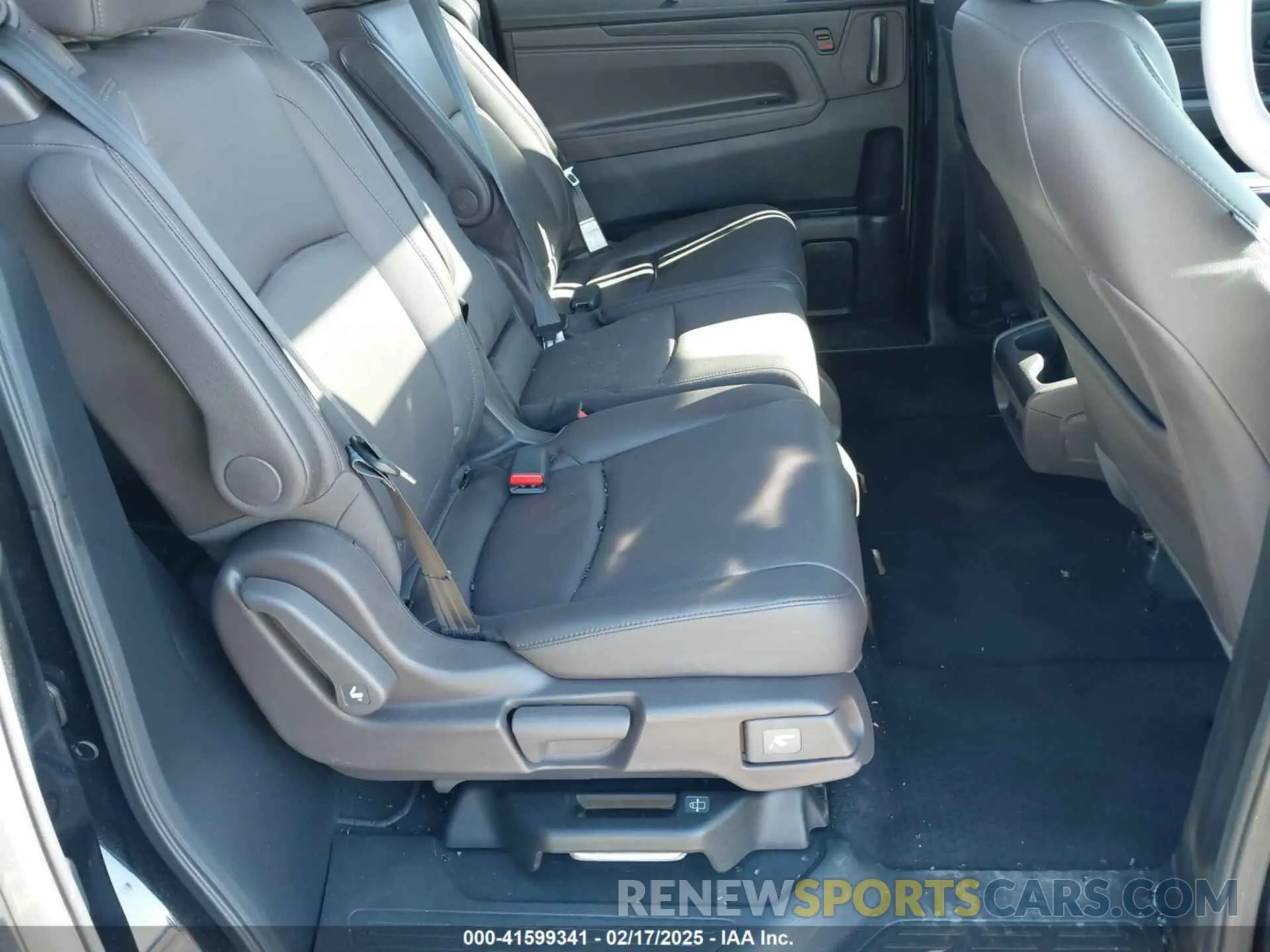 8 fotografías del automóvil dañado 5FNRL6H70KB124678 HONDA ODYSSEY 2019