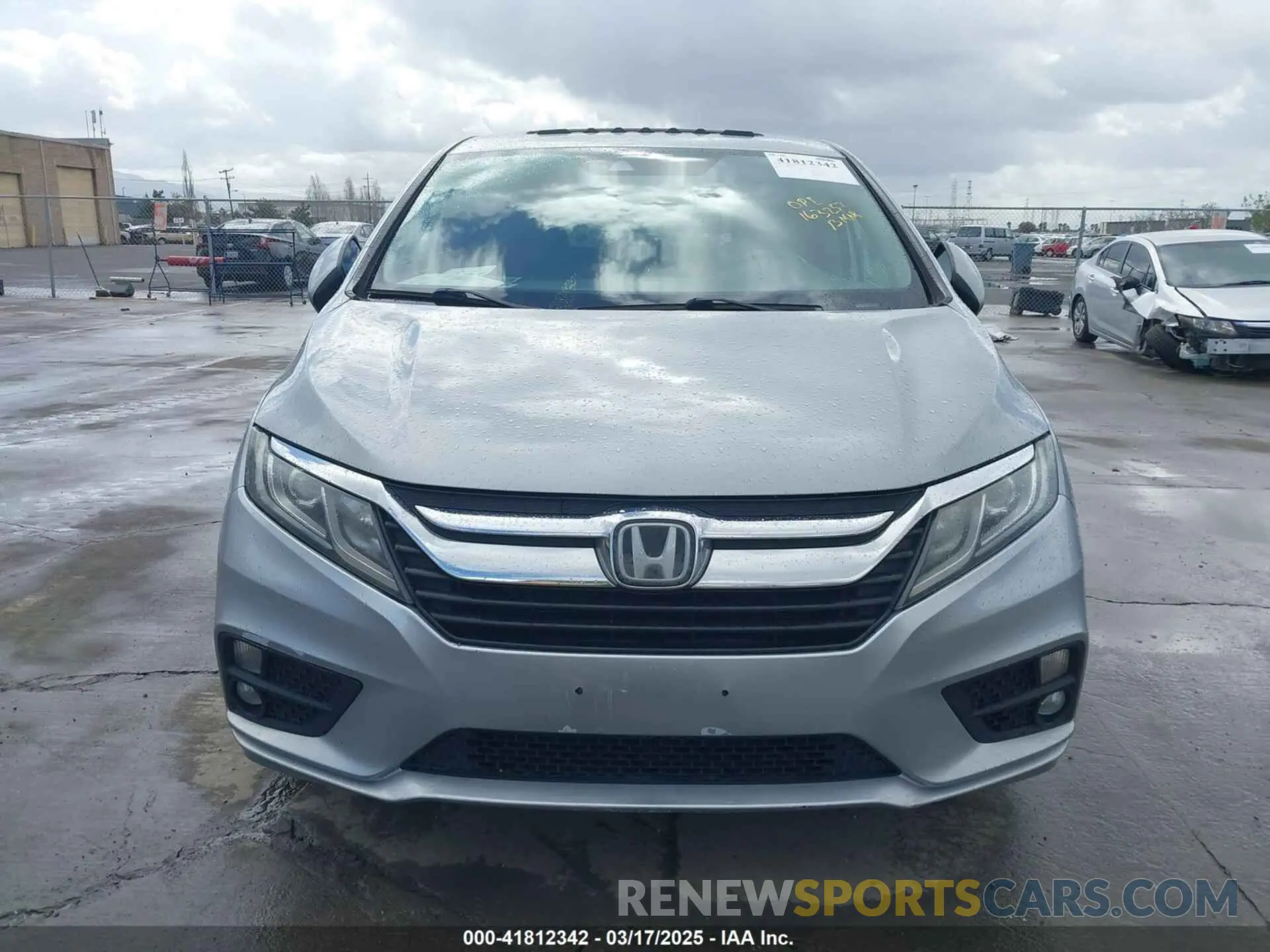 12 fotografías del automóvil dañado 5FNRL6H71KB043172 HONDA ODYSSEY 2019