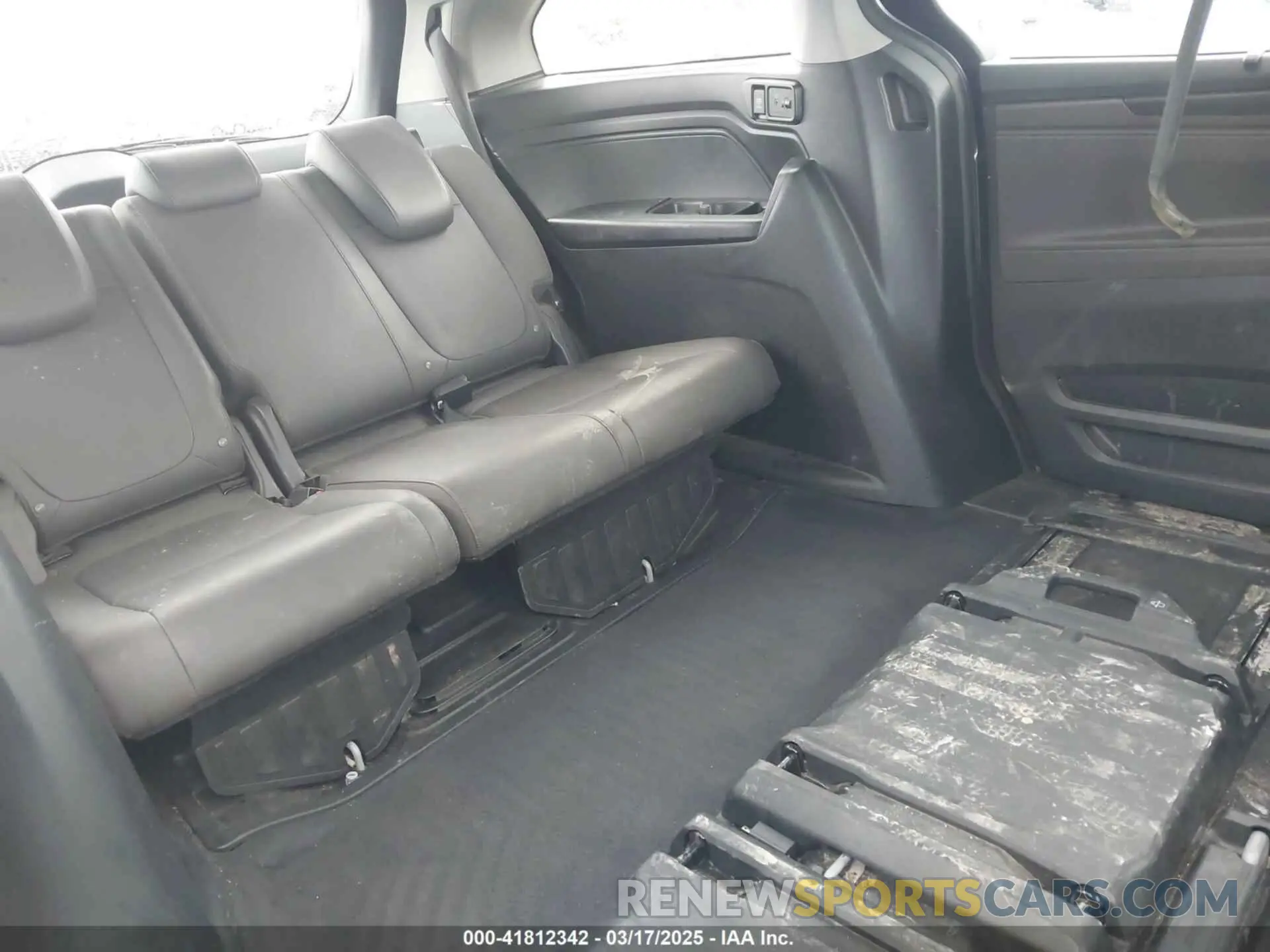8 fotografías del automóvil dañado 5FNRL6H71KB043172 HONDA ODYSSEY 2019