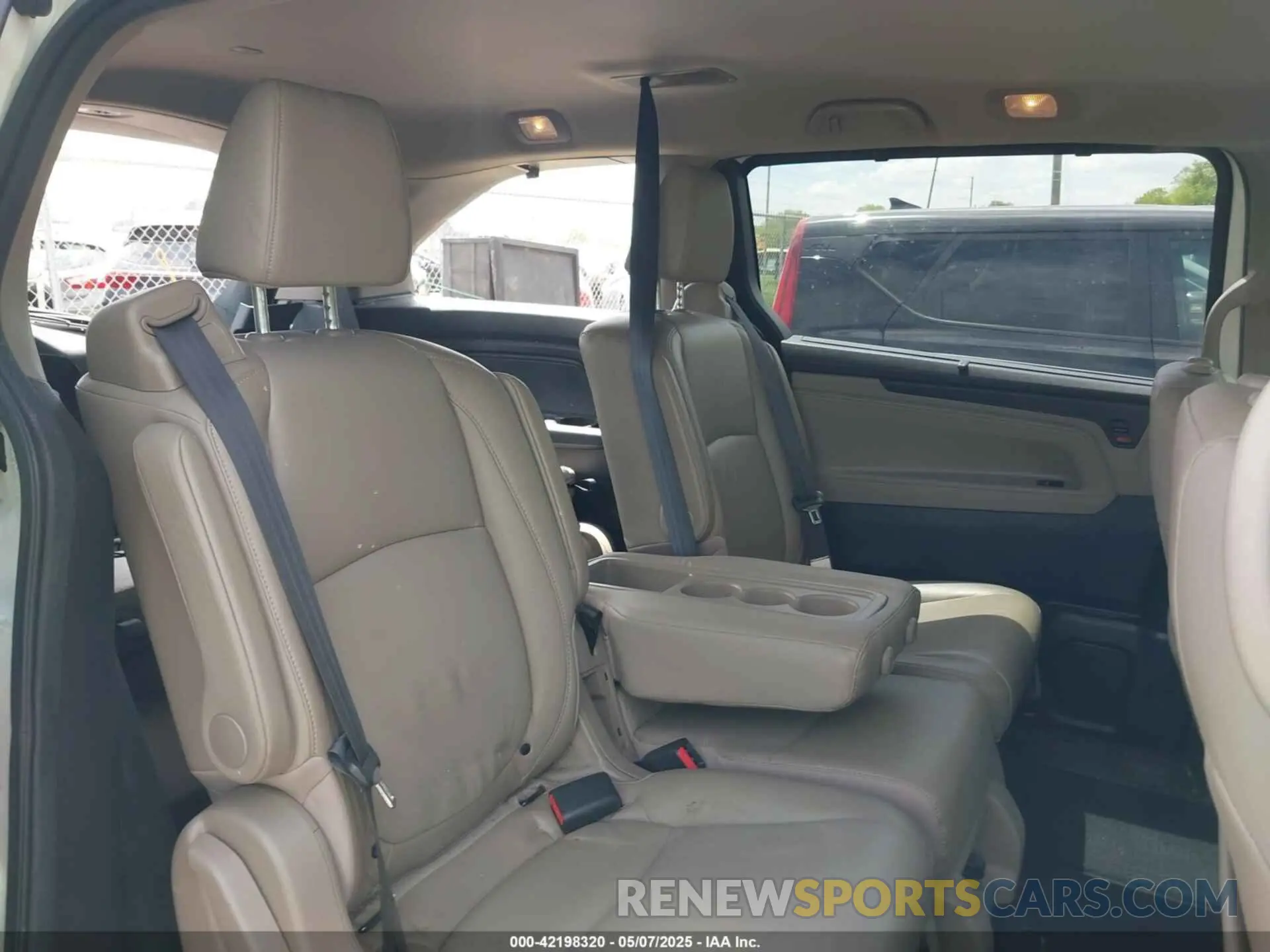 8 fotografías del automóvil dañado 5FNRL6H71KB081808 HONDA ODYSSEY 2019