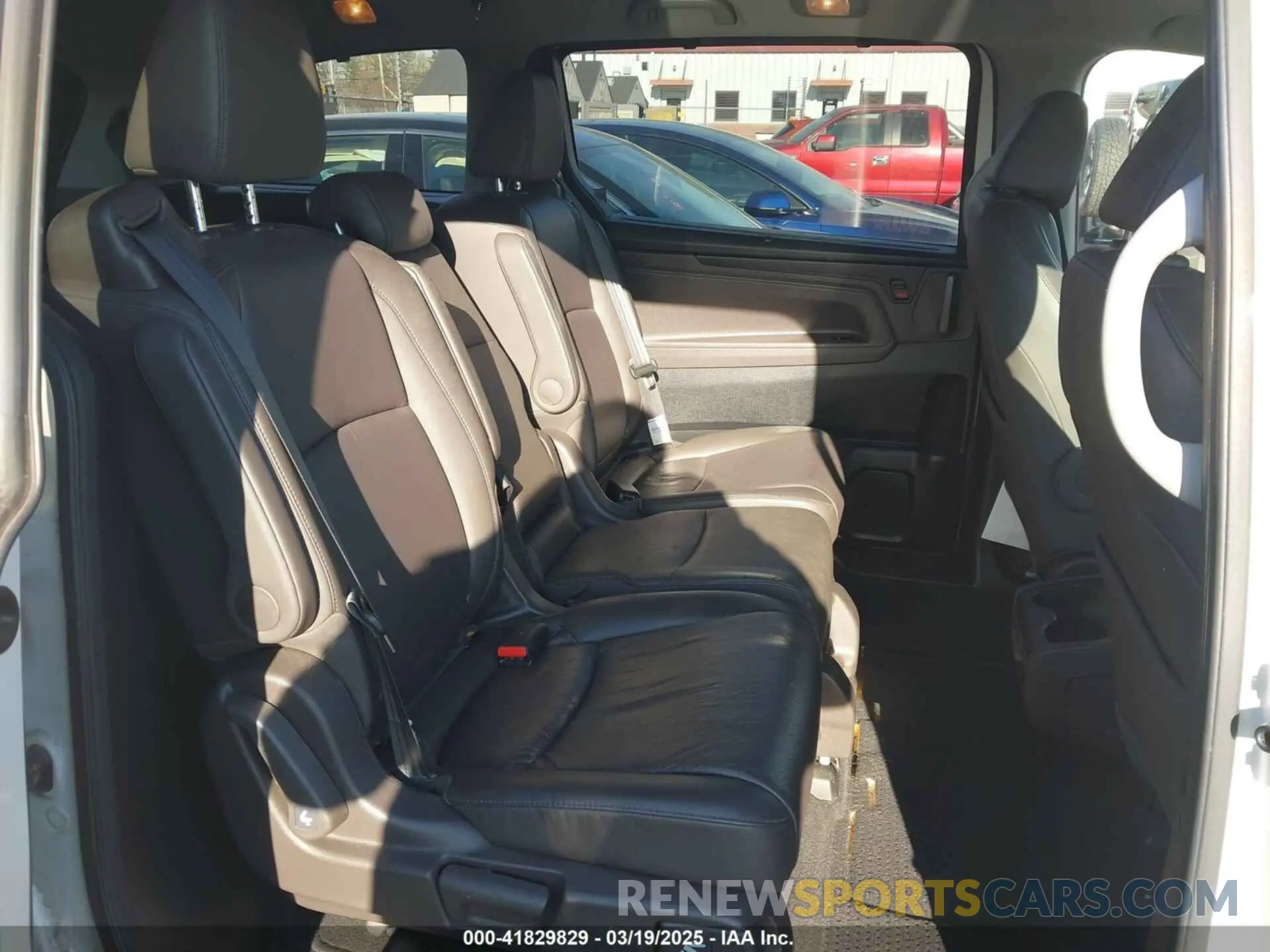 8 fotografías del automóvil dañado 5FNRL6H76KB090410 HONDA ODYSSEY 2019