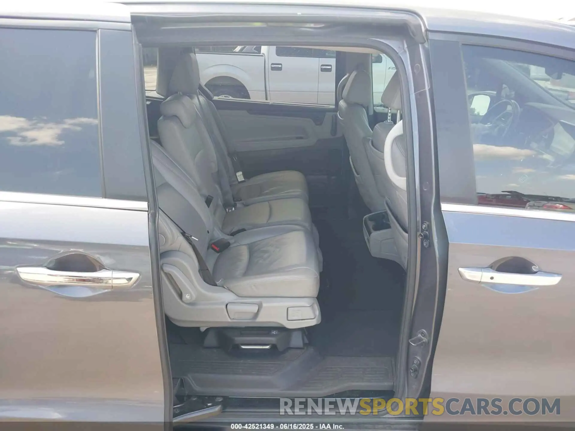 8 fotografías del automóvil dañado 5FNRL6H79KB101268 HONDA ODYSSEY 2019