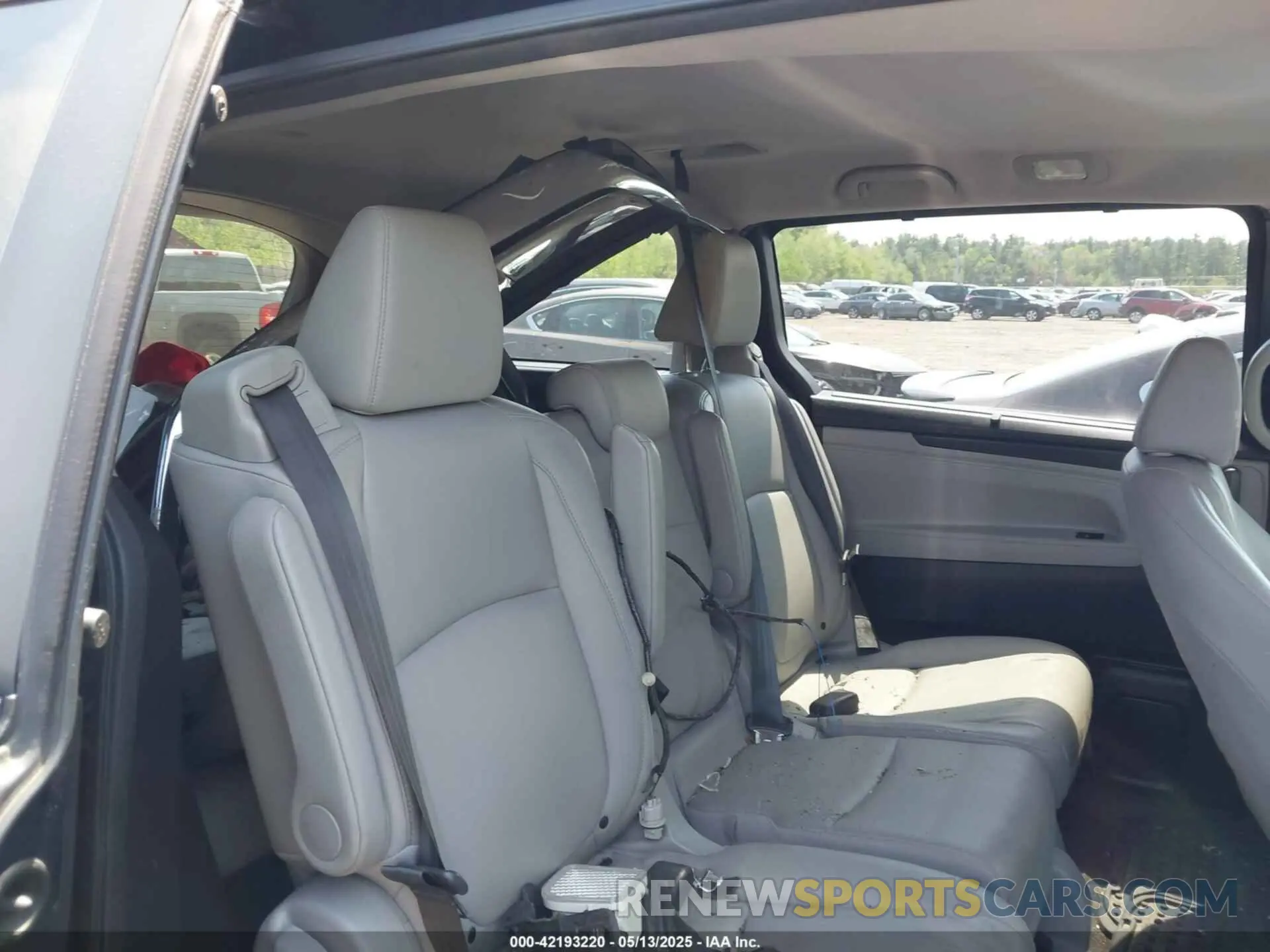 8 fotografías del automóvil dañado 5FNRL6H7XKB003589 HONDA ODYSSEY 2019
