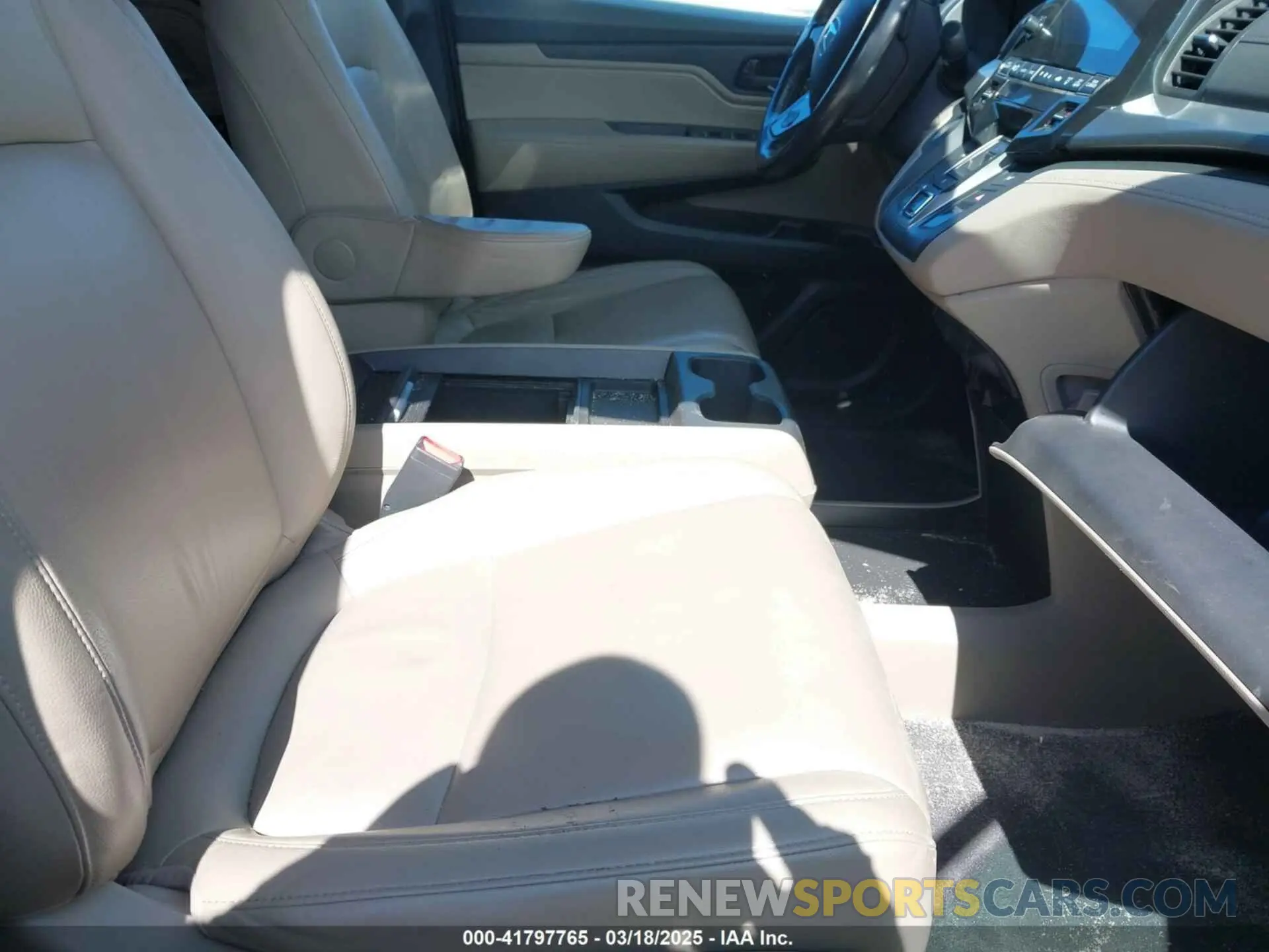 5 fotografías del automóvil dañado 5FNRL6H7XKB052422 HONDA ODYSSEY 2019