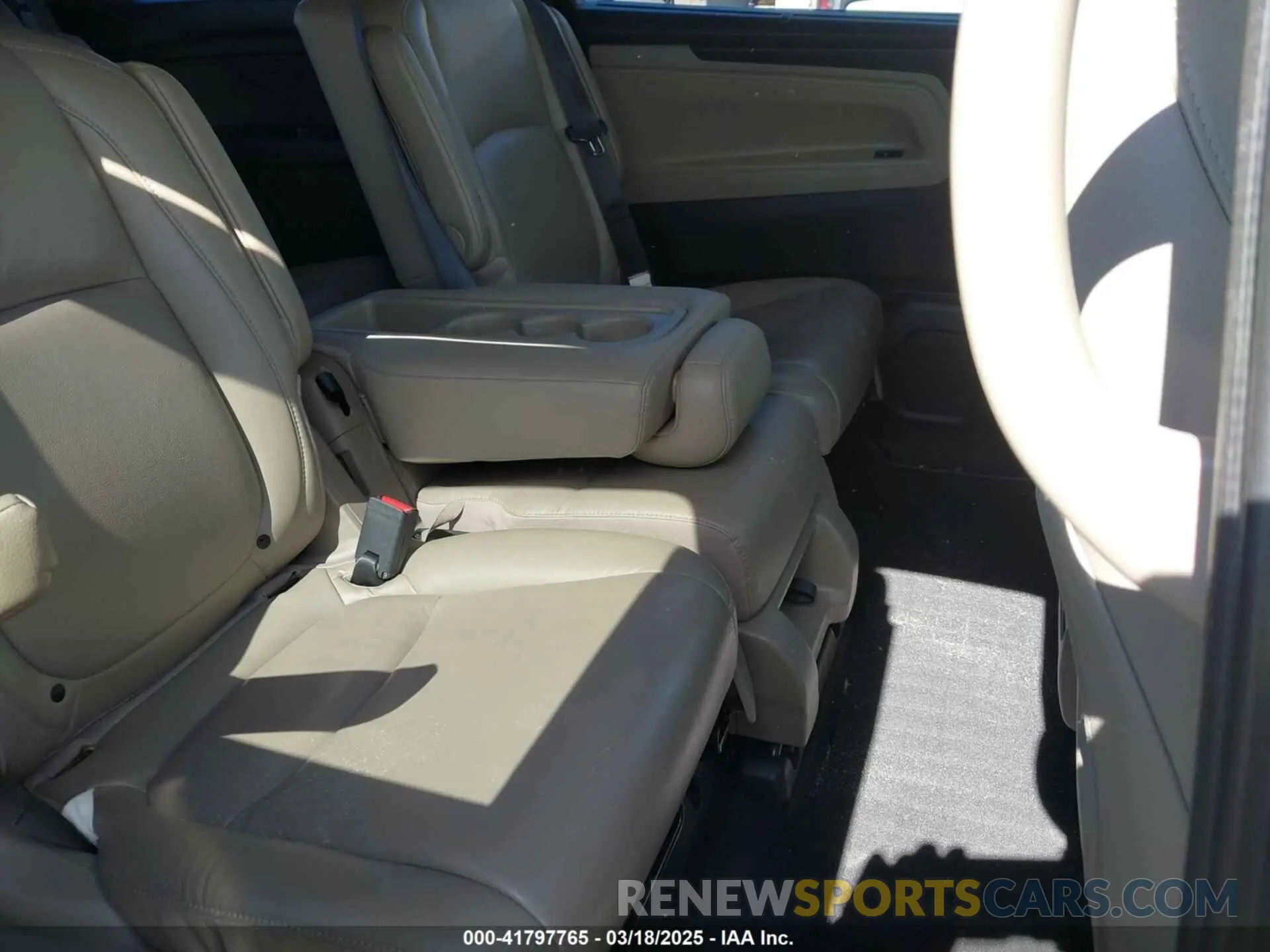 8 fotografías del automóvil dañado 5FNRL6H7XKB052422 HONDA ODYSSEY 2019