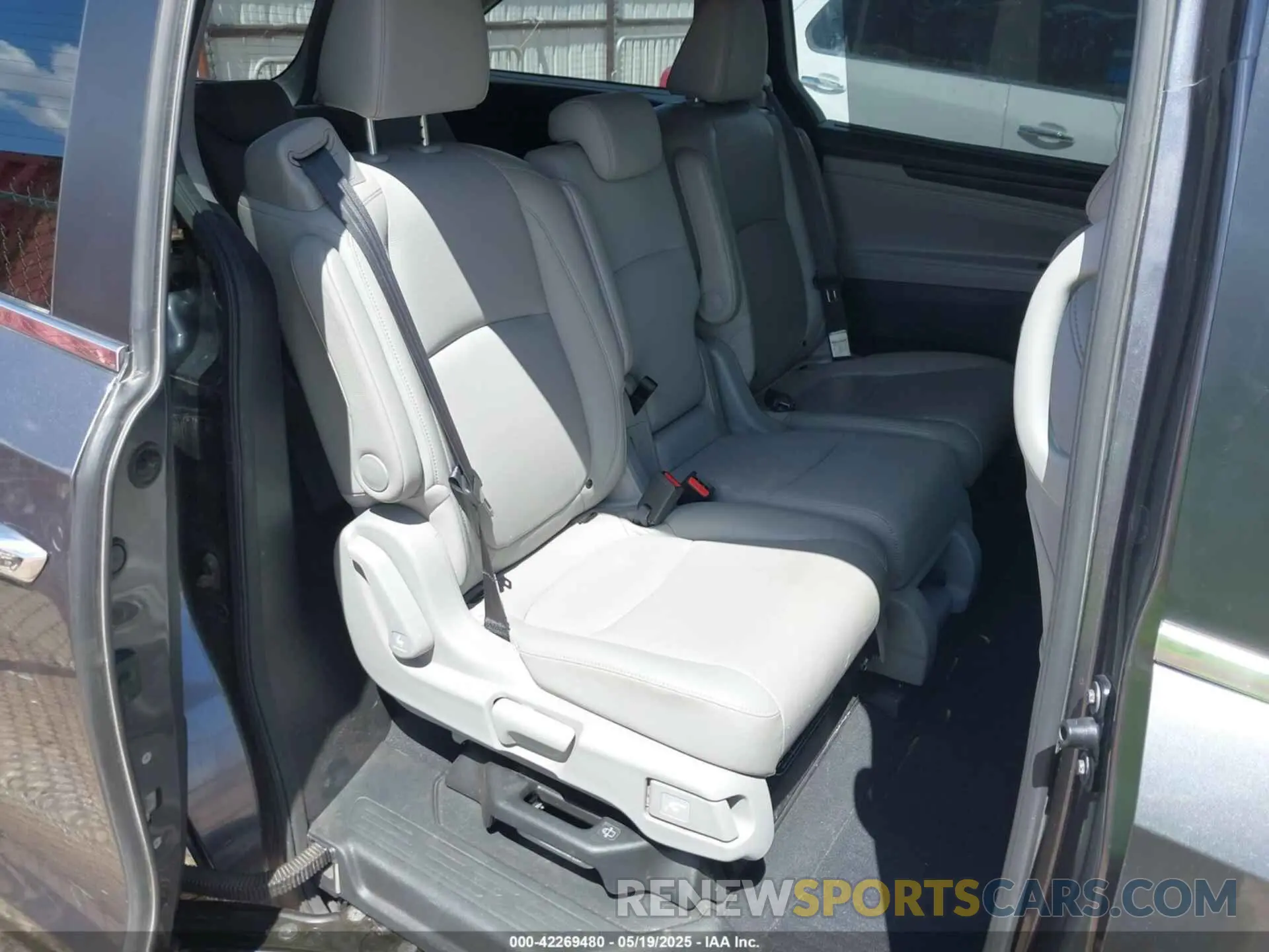 8 fotografías del automóvil dañado 5FNRL6H7XKB132609 HONDA ODYSSEY 2019