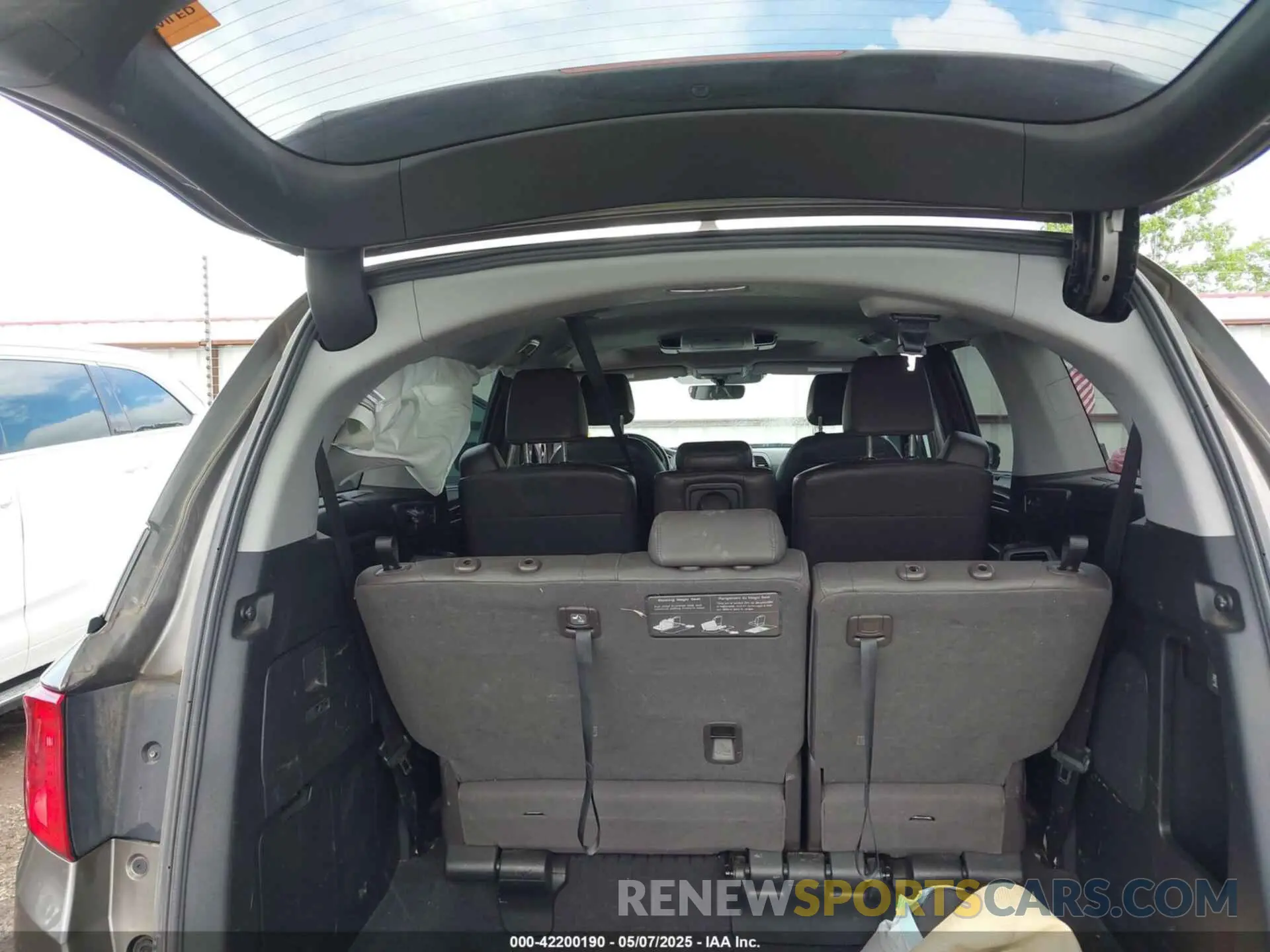 12 fotografías del automóvil dañado 5FNRL6H81KB038790 HONDA ODYSSEY 2019