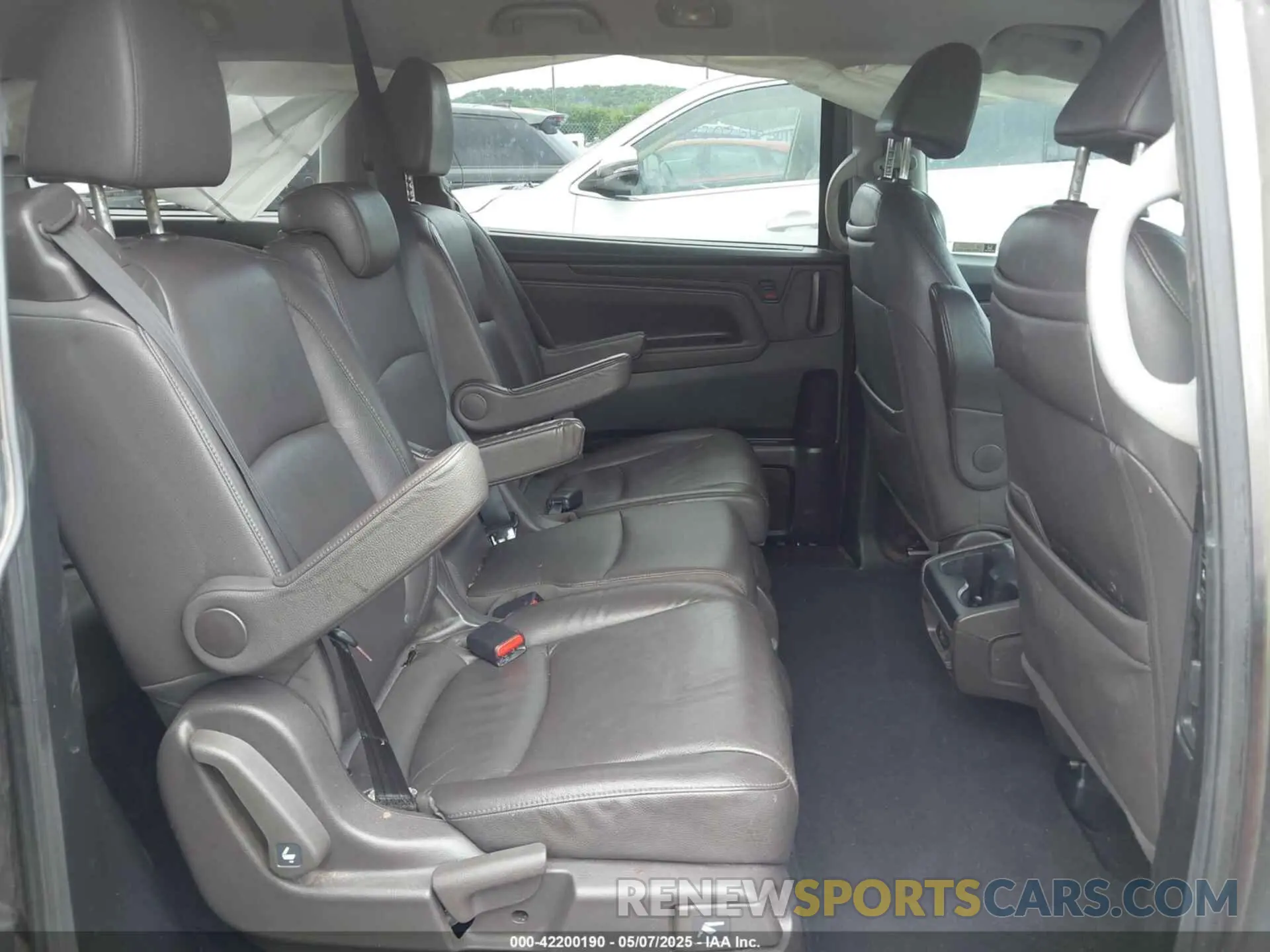 8 fotografías del automóvil dañado 5FNRL6H81KB038790 HONDA ODYSSEY 2019