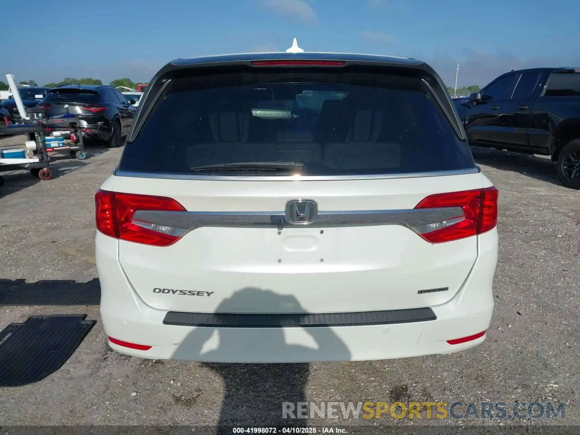 17 fotografías del automóvil dañado 5FNRL6H81KB068064 HONDA ODYSSEY 2019