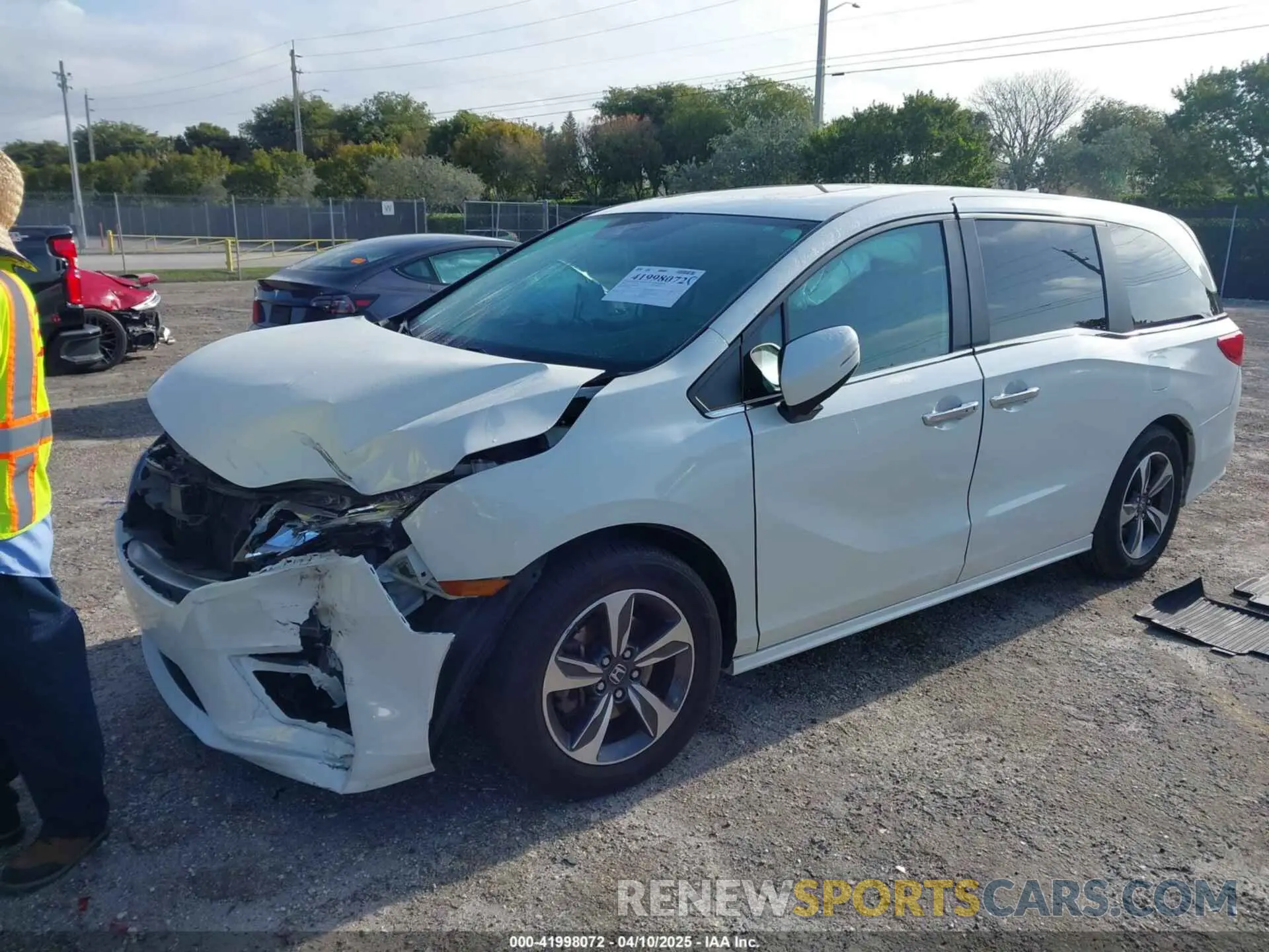 2 fotografías del automóvil dañado 5FNRL6H81KB068064 HONDA ODYSSEY 2019