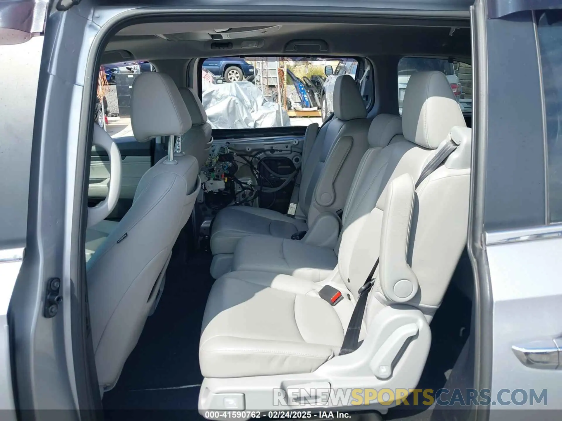 8 fotografías del automóvil dañado 5FNRL6H81KB070459 HONDA ODYSSEY 2019