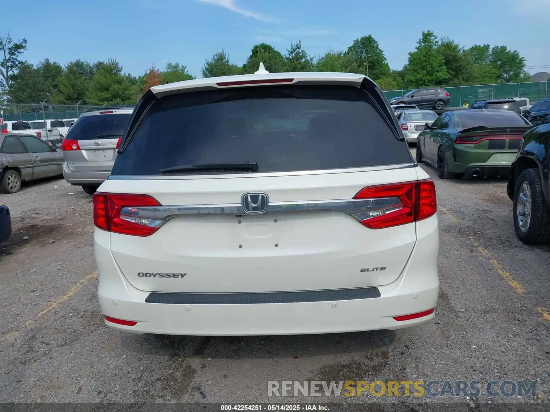 16 fotografías del automóvil dañado 5FNRL6H95KB047758 HONDA ODYSSEY 2019