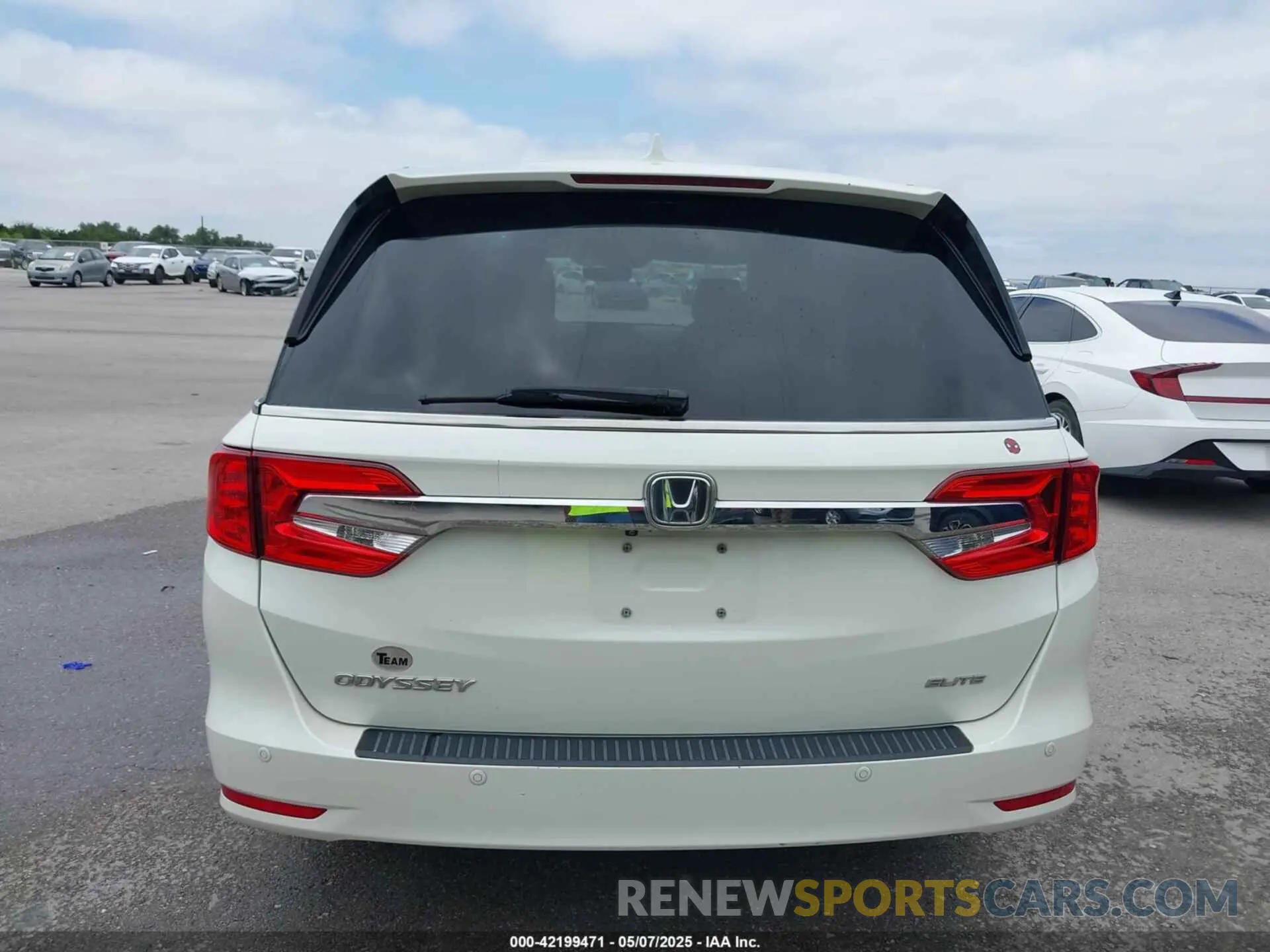 16 fotografías del automóvil dañado 5FNRL6H98KB062058 HONDA ODYSSEY 2019