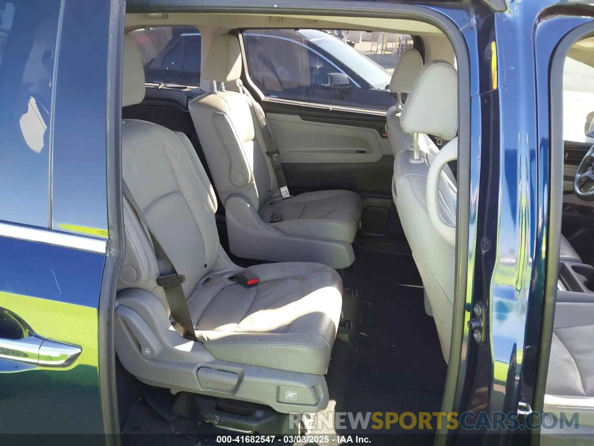 8 fotografías del automóvil dañado 5FNRL6H99KB051652 HONDA ODYSSEY 2019