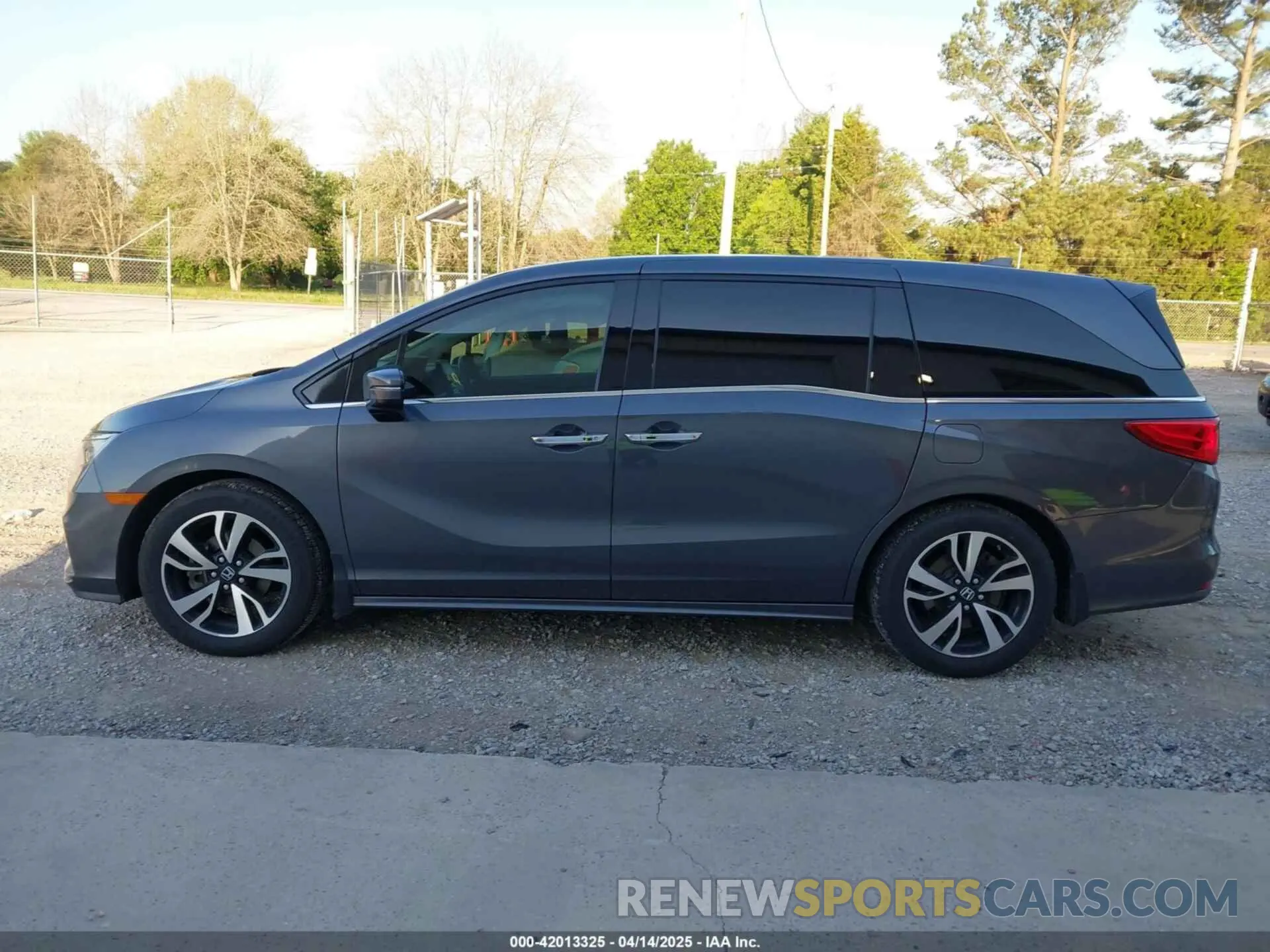 14 fotografías del automóvil dañado 5FNRL6H9XKB078665 HONDA ODYSSEY 2019