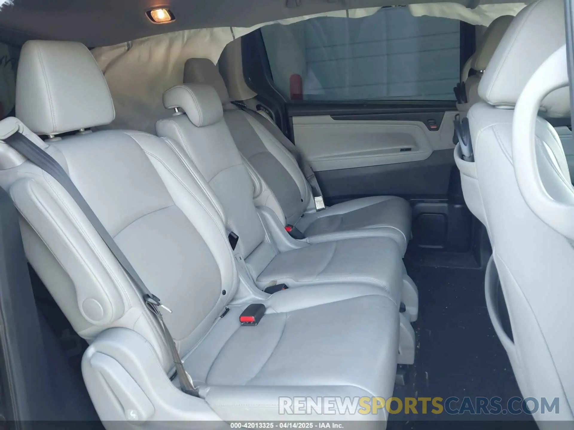 8 fotografías del automóvil dañado 5FNRL6H9XKB078665 HONDA ODYSSEY 2019
