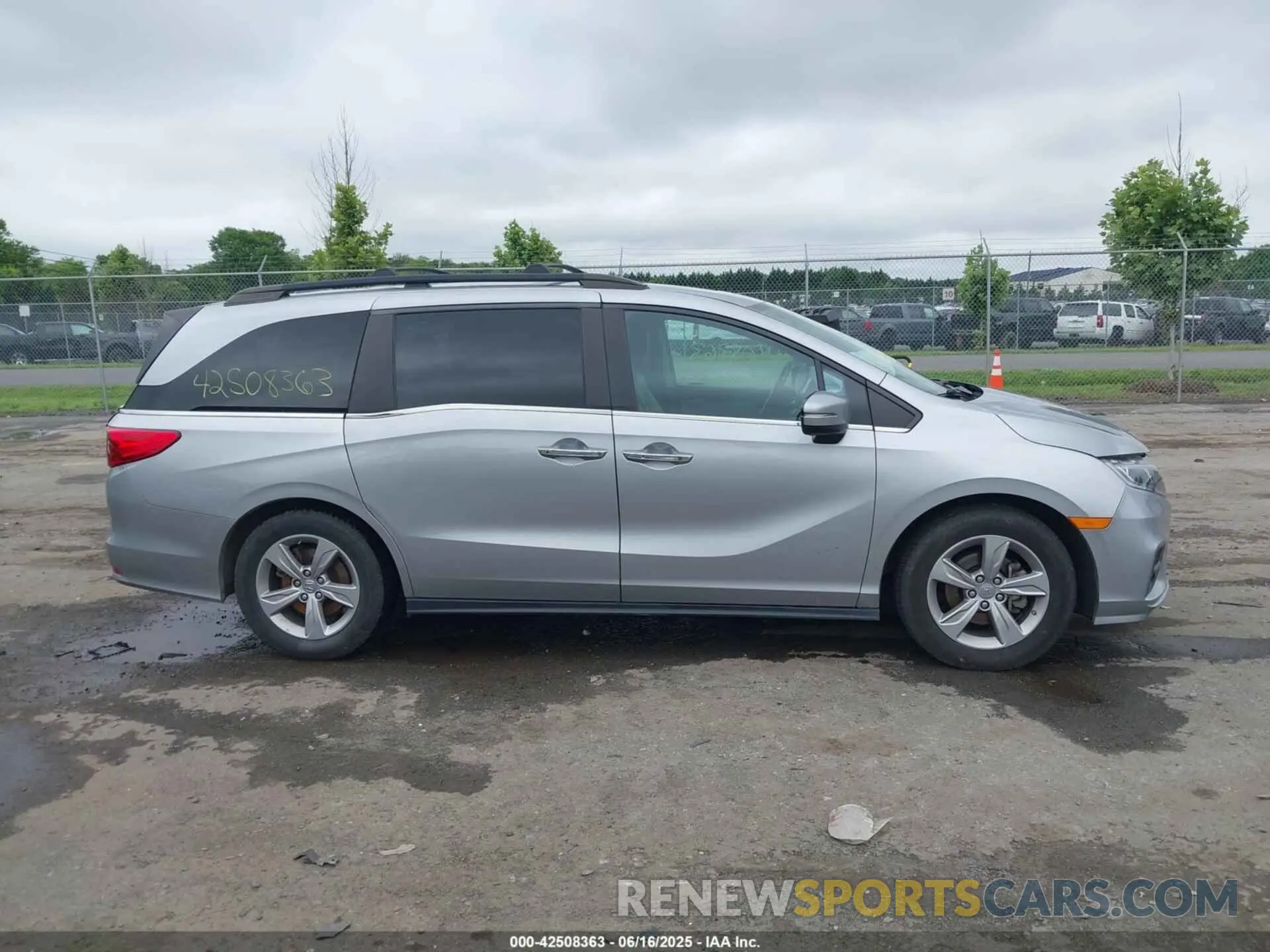 13 fotografías del automóvil dañado 5FNRL6H76LB073396 HONDA ODYSSEY 2020