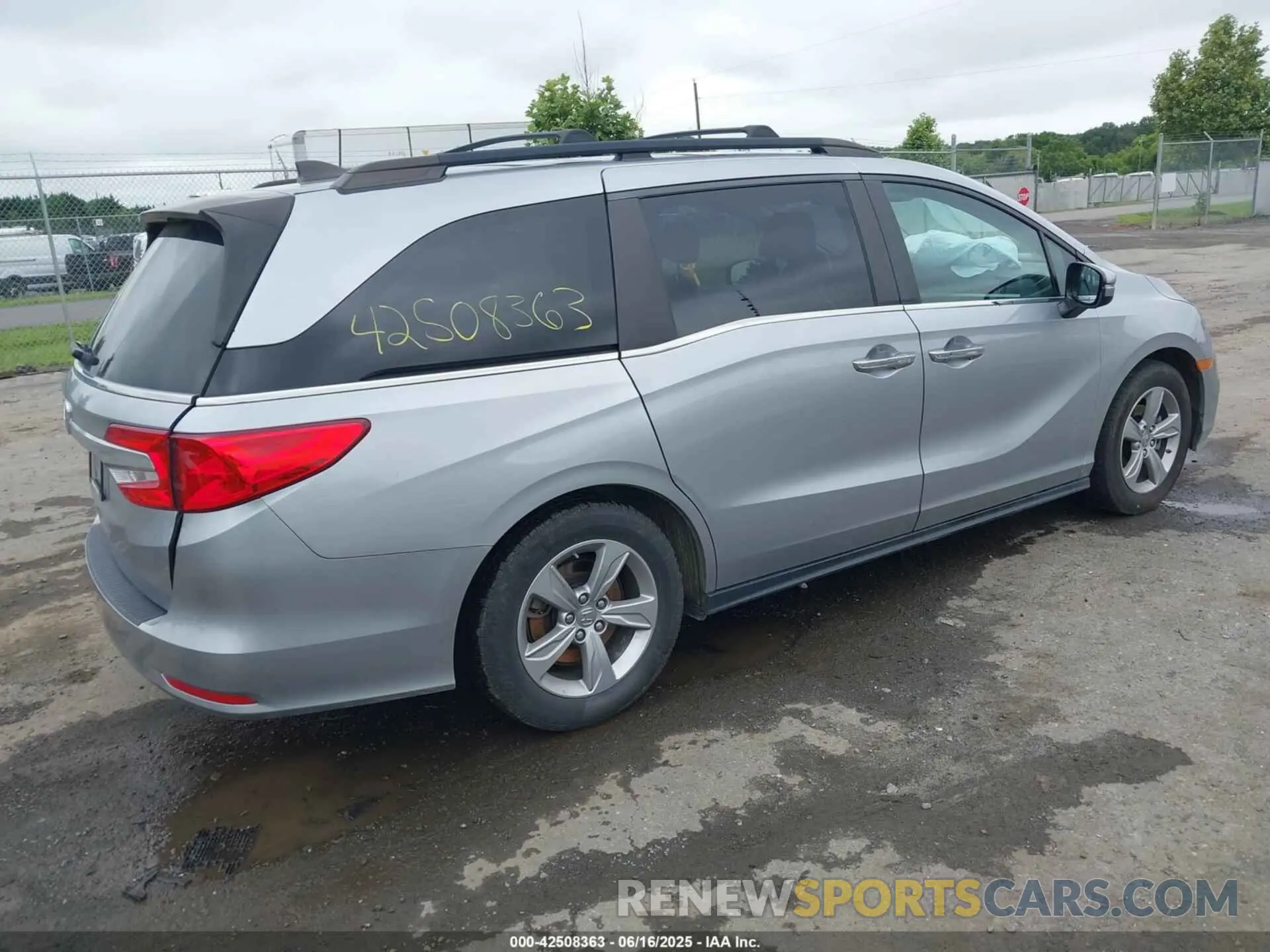4 fotografías del automóvil dañado 5FNRL6H76LB073396 HONDA ODYSSEY 2020