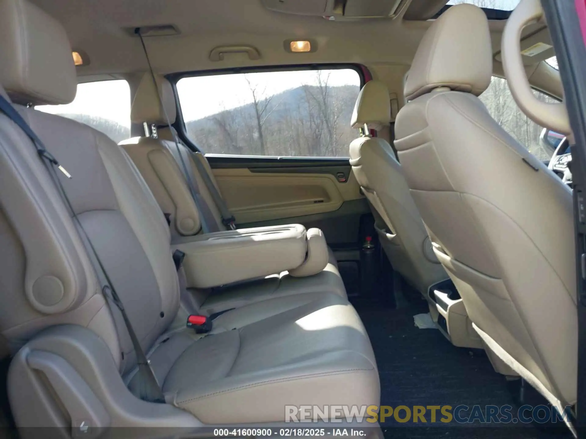 8 fotografías del automóvil dañado 5FNRL6H86NB022797 HONDA ODYSSEY 2022