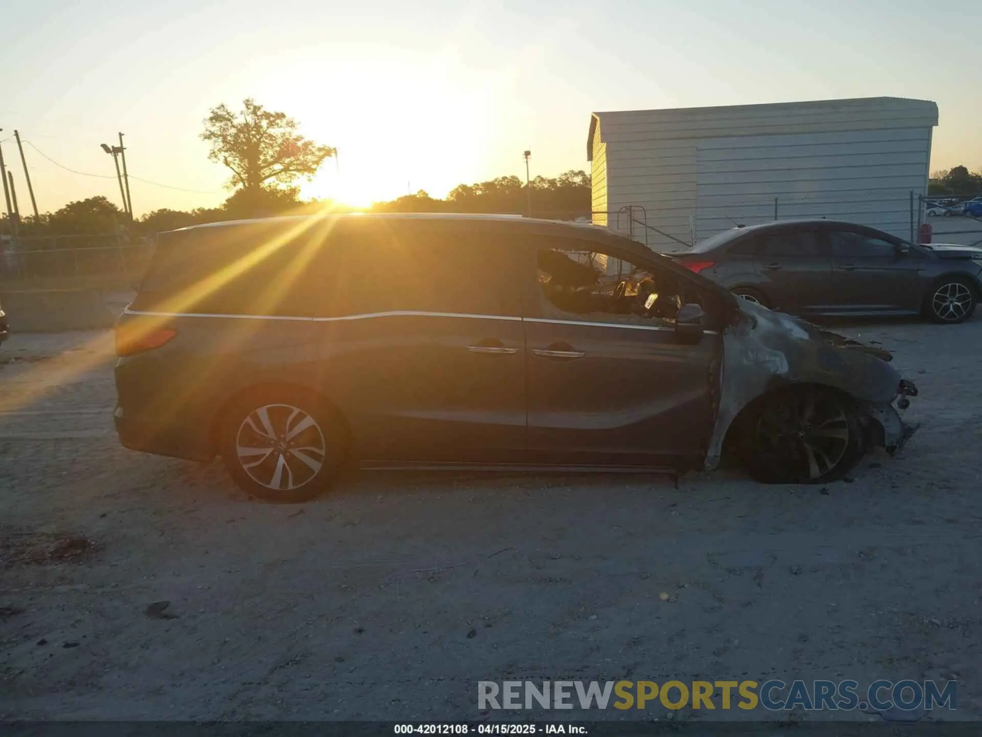 12 fotografías del automóvil dañado 5FNRL6H84PB053582 HONDA ODYSSEY 2023