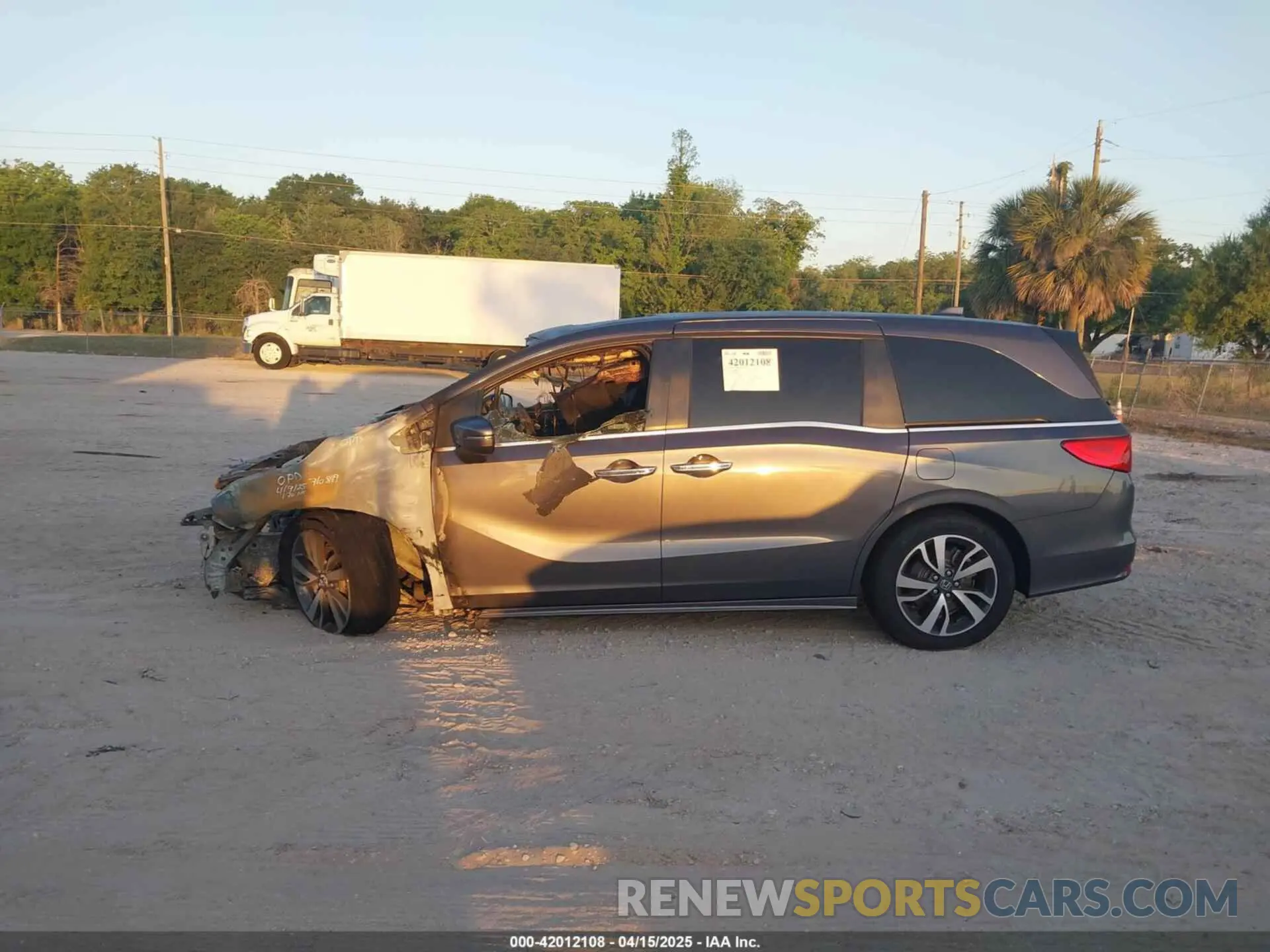 13 fotografías del automóvil dañado 5FNRL6H84PB053582 HONDA ODYSSEY 2023