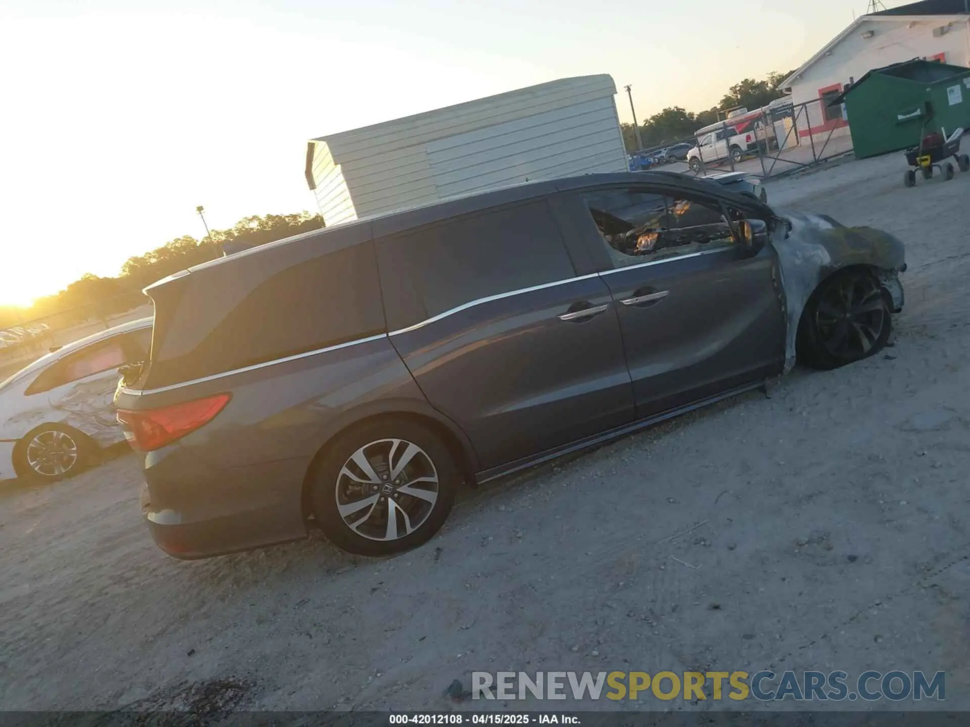 4 fotografías del automóvil dañado 5FNRL6H84PB053582 HONDA ODYSSEY 2023