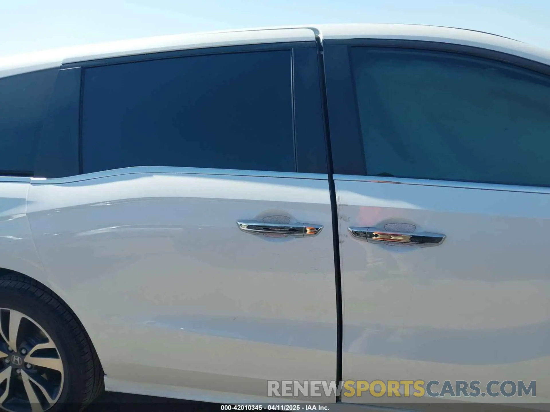 14 fotografías del automóvil dañado 5FNRL6H87PB055603 HONDA ODYSSEY 2023