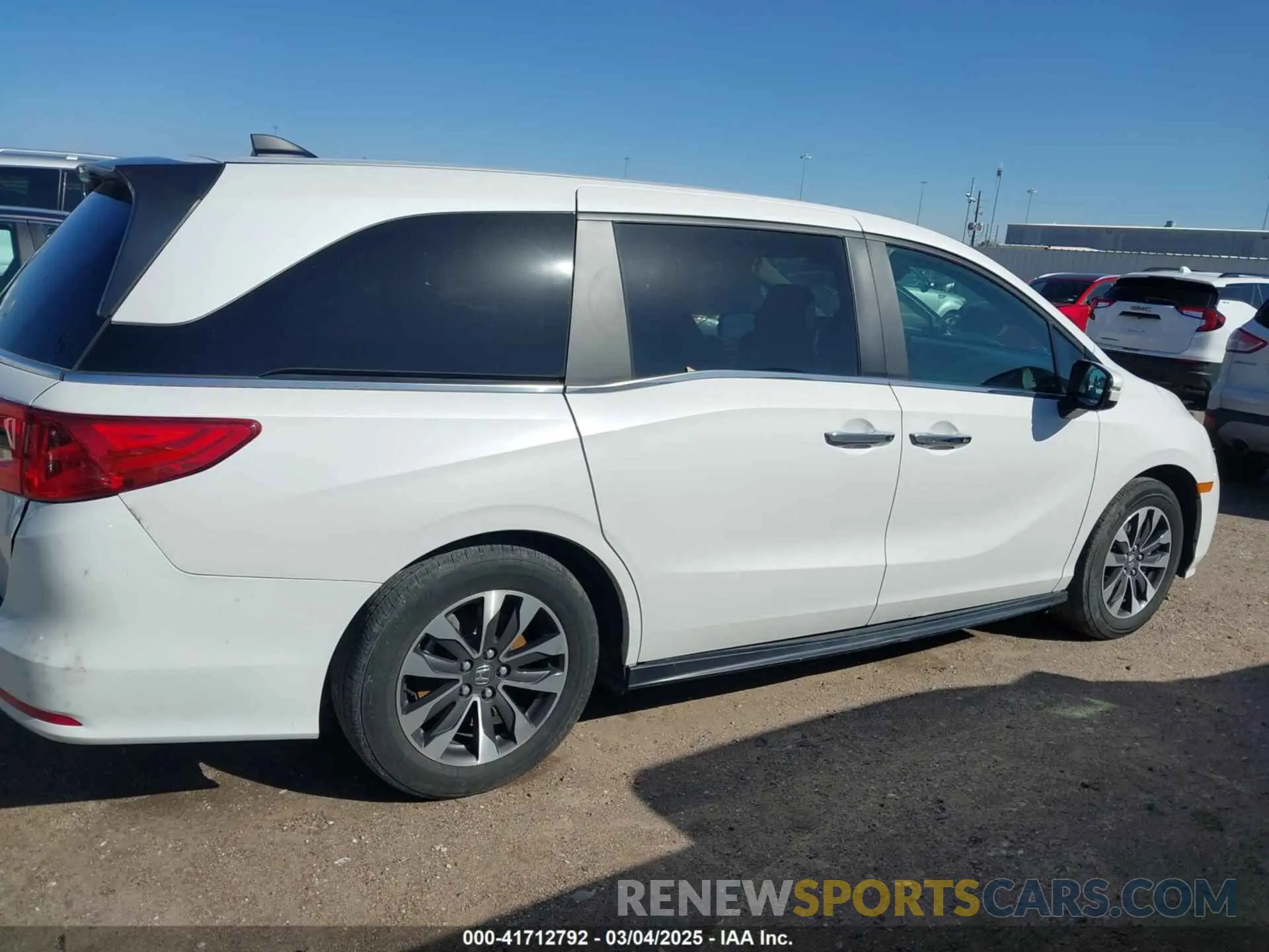 12 fotografías del automóvil dañado 5FNRL6H69RB039419 HONDA ODYSSEY 2024