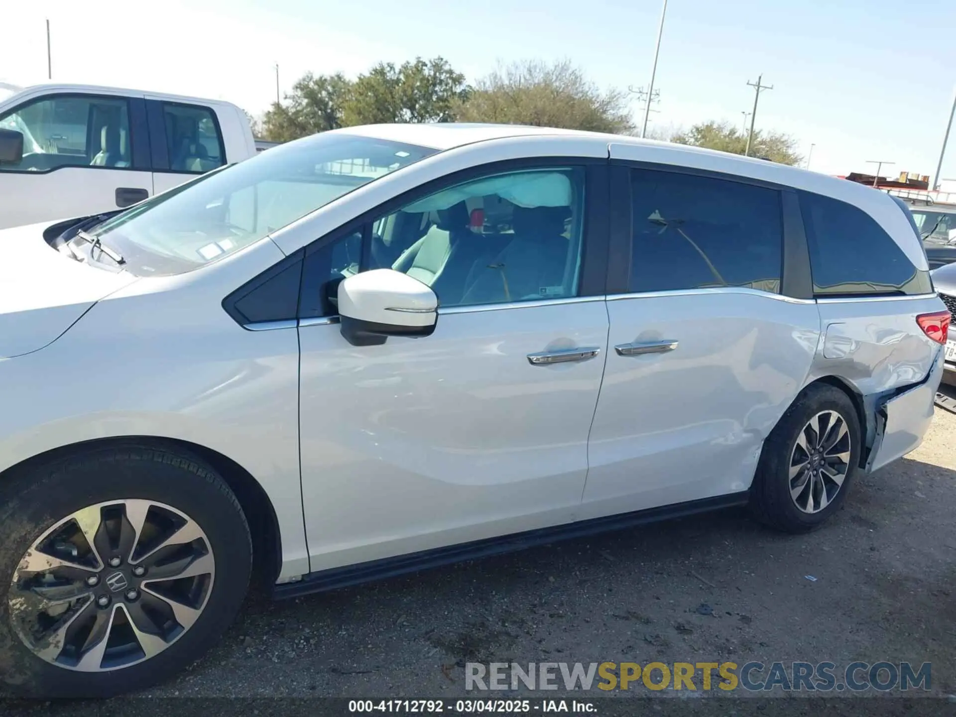 13 fotografías del automóvil dañado 5FNRL6H69RB039419 HONDA ODYSSEY 2024