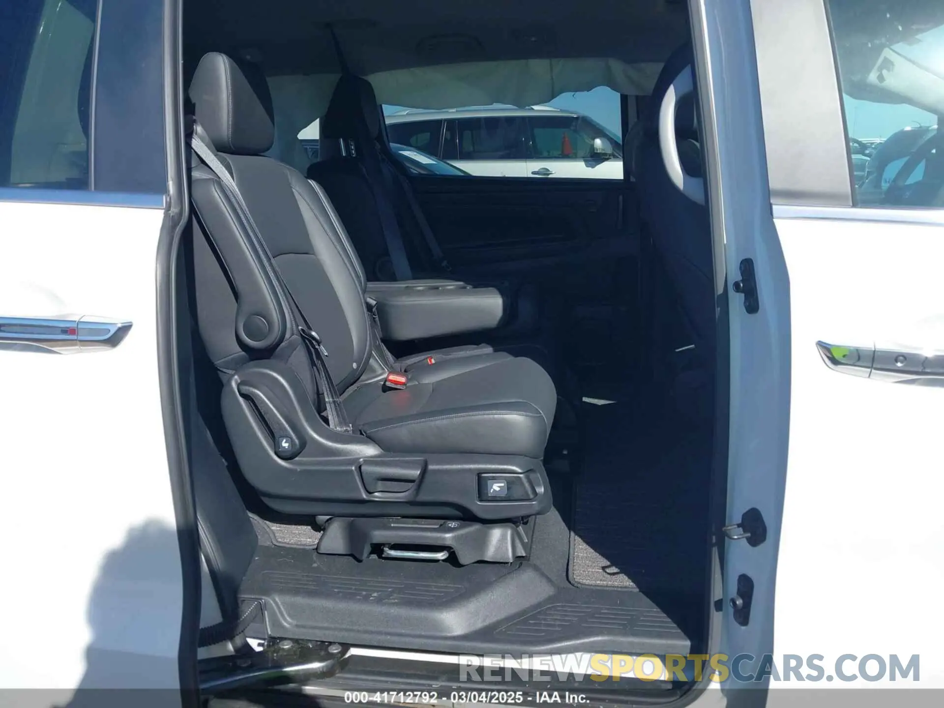 8 fotografías del automóvil dañado 5FNRL6H69RB039419 HONDA ODYSSEY 2024