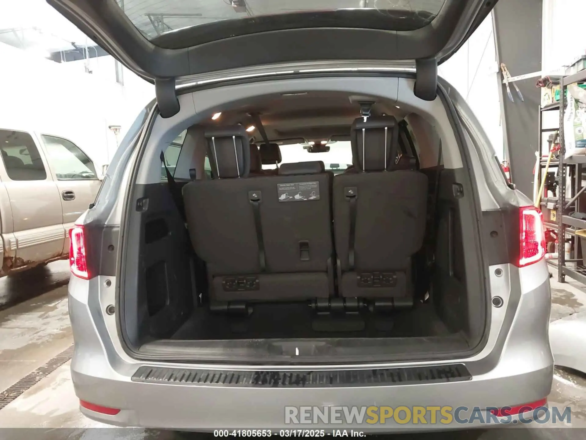 18 fotografías del automóvil dañado 5FNRL6H6XRB050493 HONDA ODYSSEY 2024