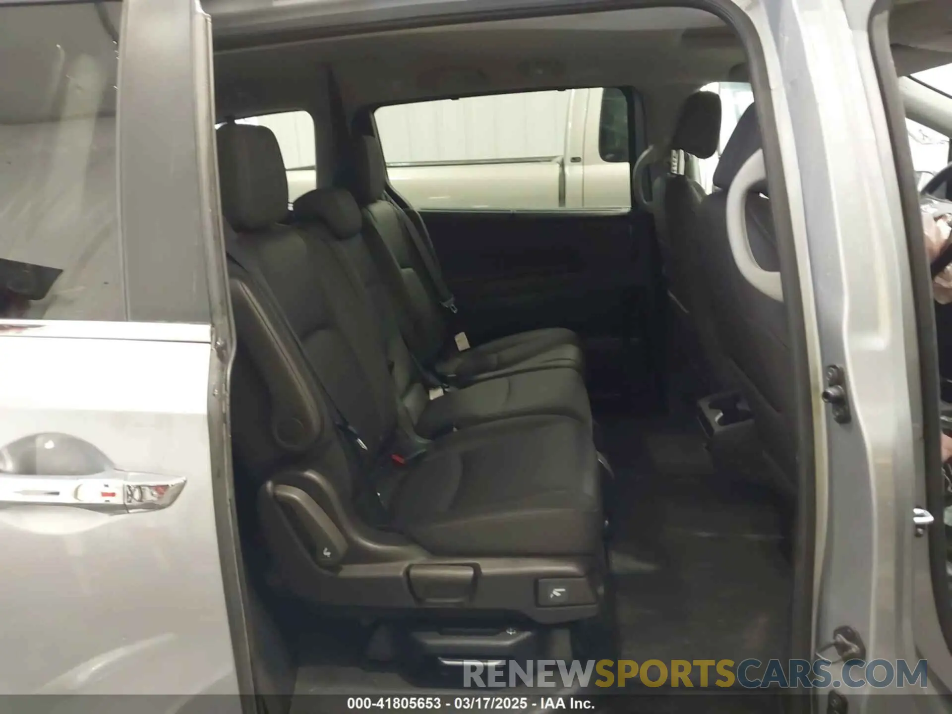 8 fotografías del automóvil dañado 5FNRL6H6XRB050493 HONDA ODYSSEY 2024