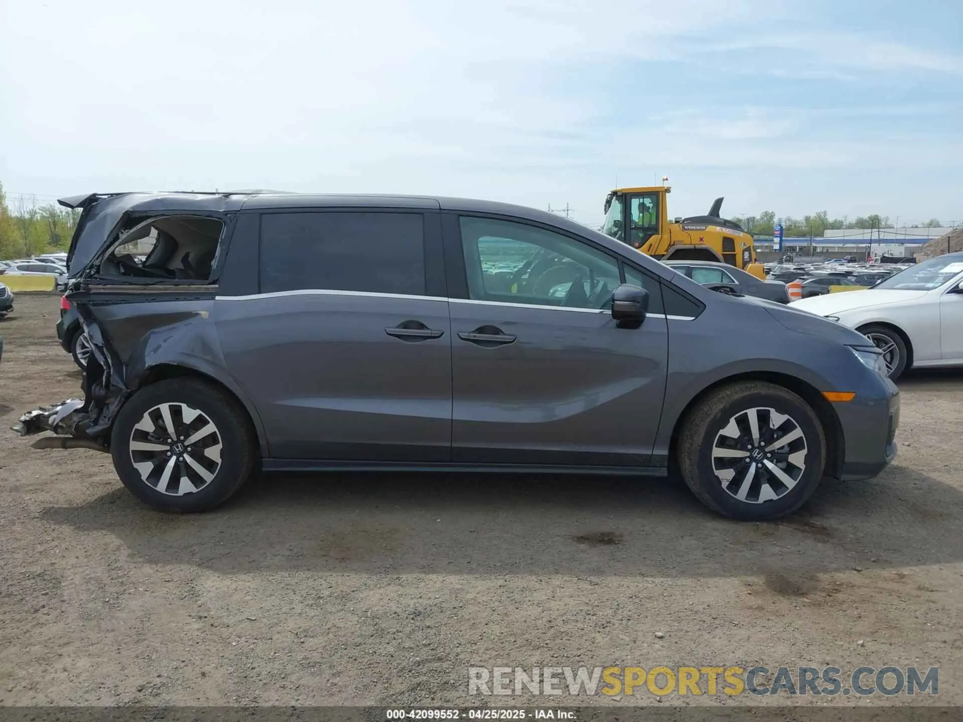 13 fotografías del automóvil dañado 5FNRL6H68SB025274 HONDA ODYSSEY 2025