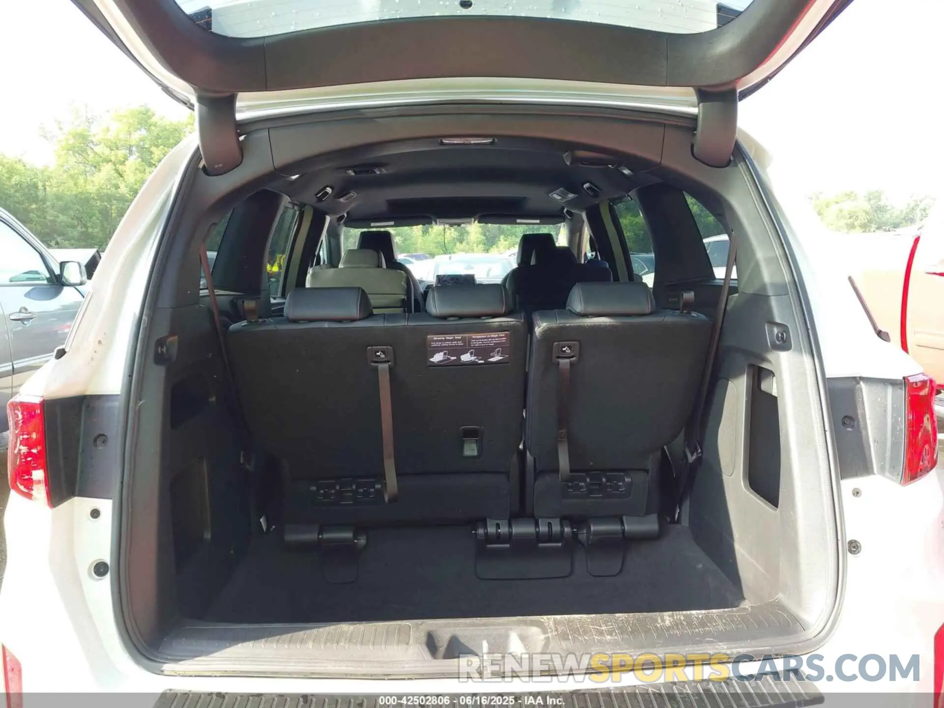 18 fotografías del automóvil dañado 5FNRL6H73SB040452 HONDA ODYSSEY 2025