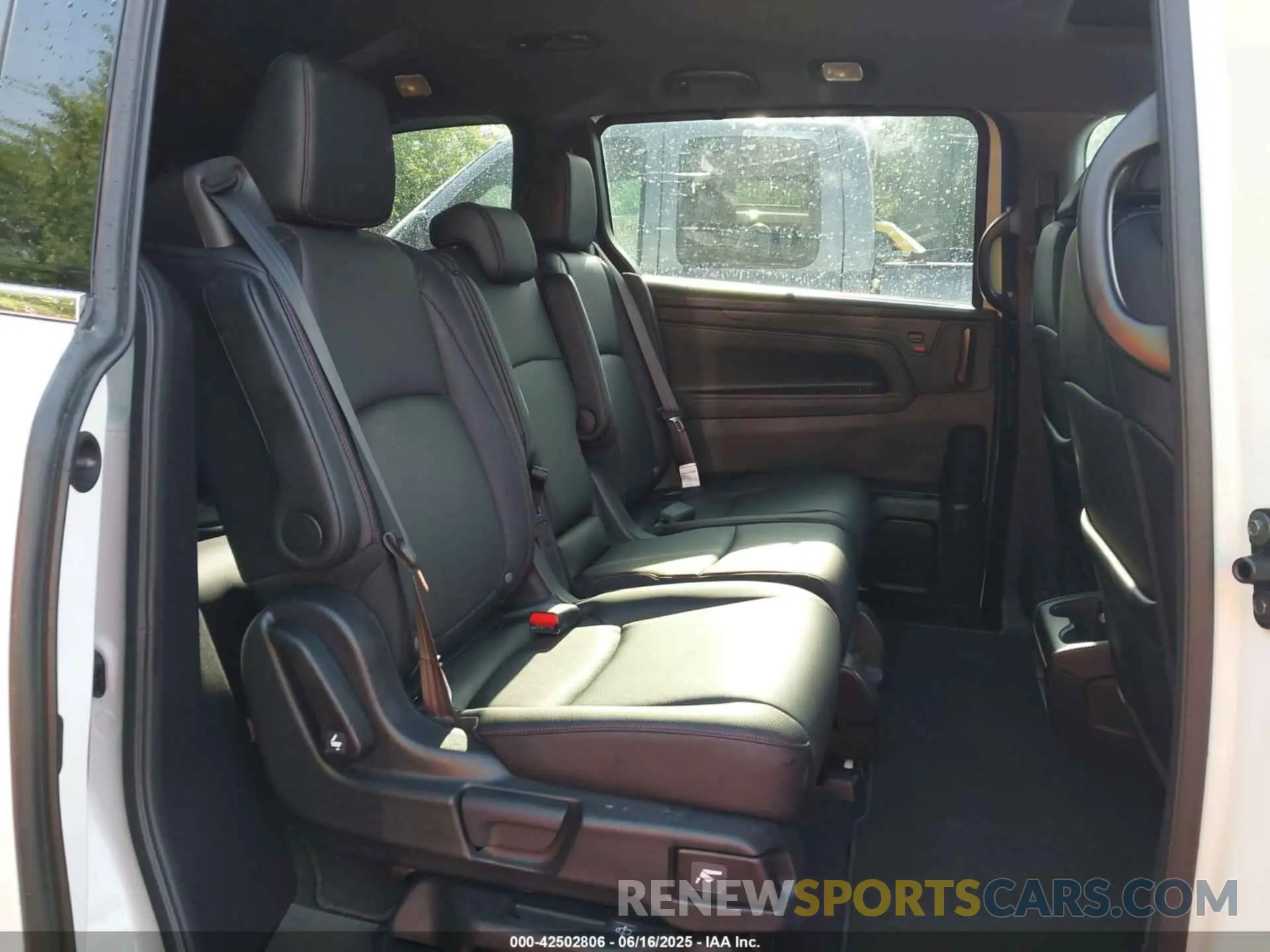 8 fotografías del automóvil dañado 5FNRL6H73SB040452 HONDA ODYSSEY 2025